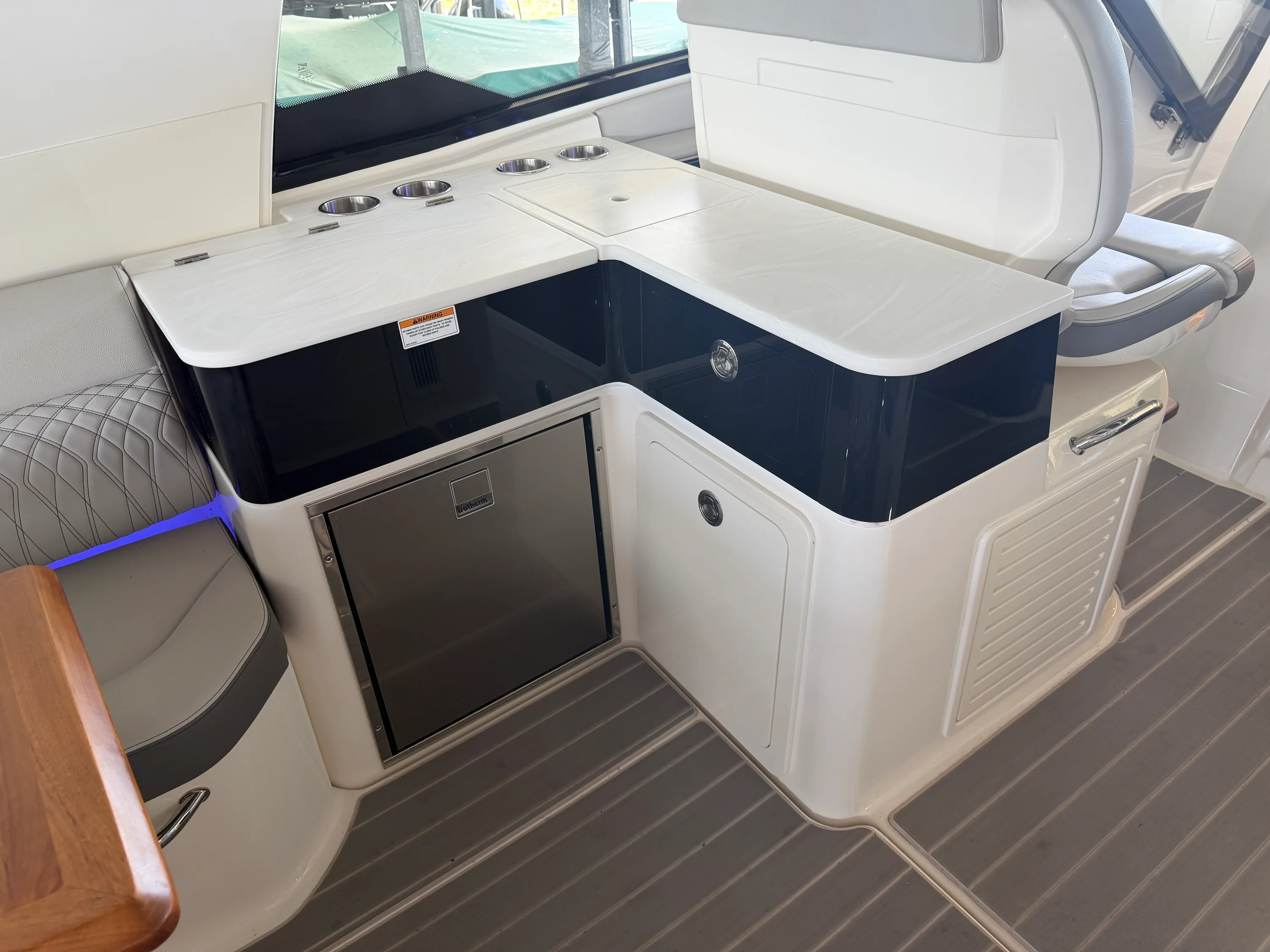 2023 Sea Ray 370 DA Image Thumbnail #7
