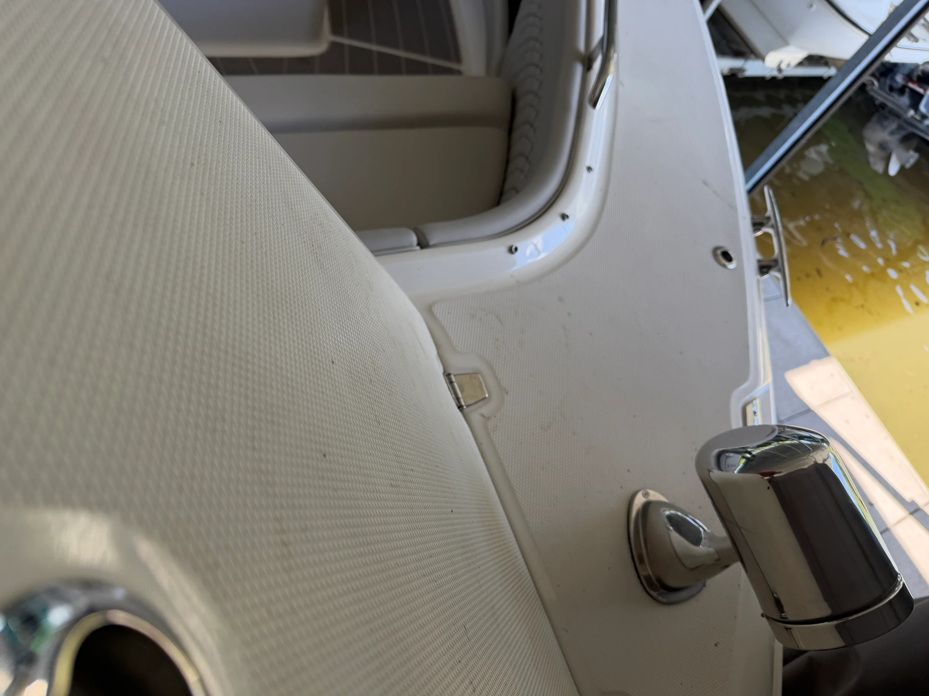 2023 Sea Ray 370 DA Image Thumbnail #24