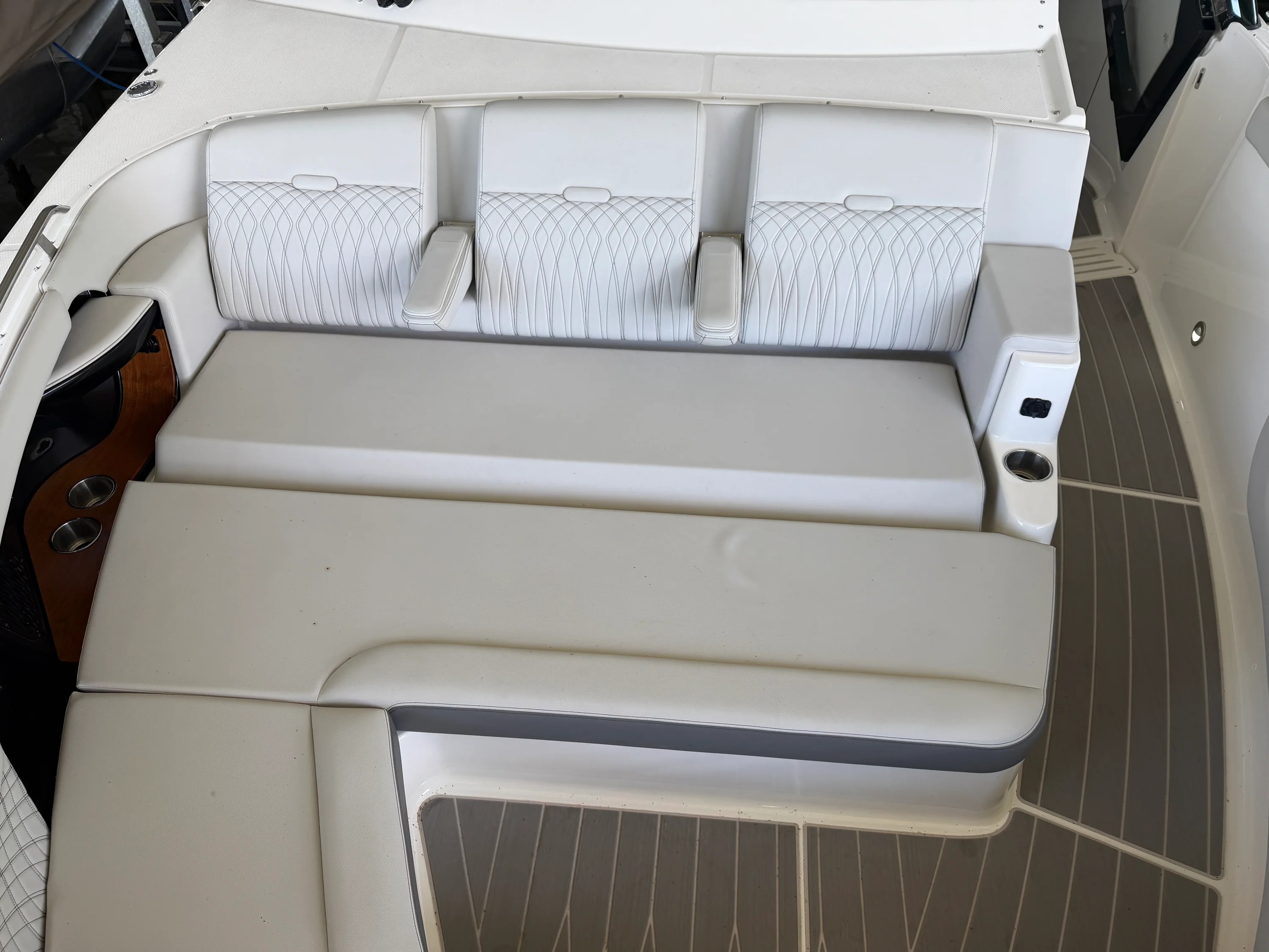 2023 Sea Ray 370 DA Image Thumbnail #12