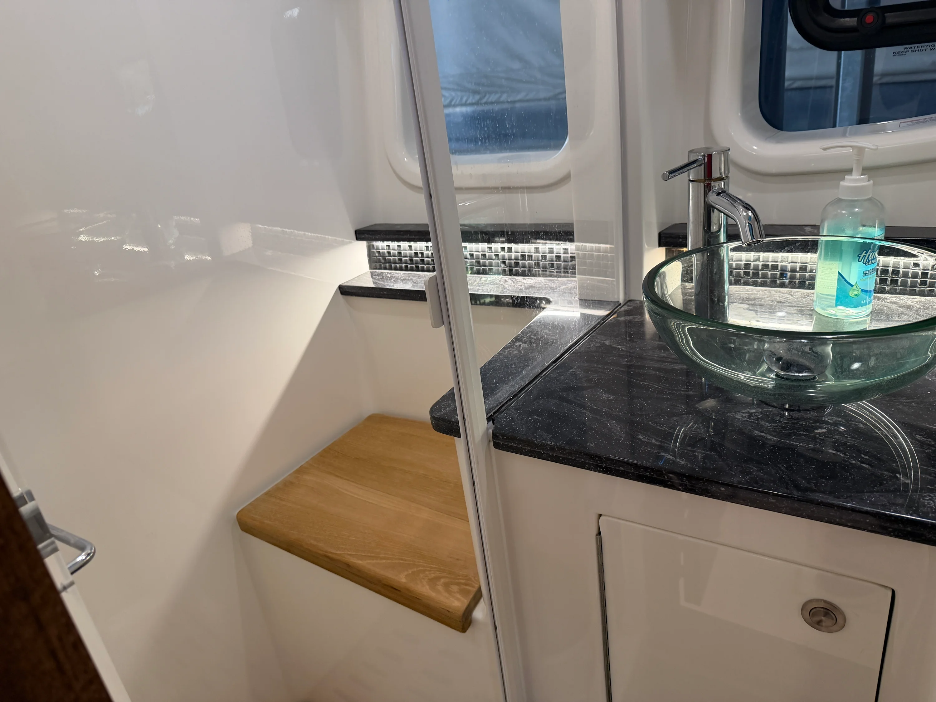 2023 Sea Ray 370 DA Image Thumbnail #21