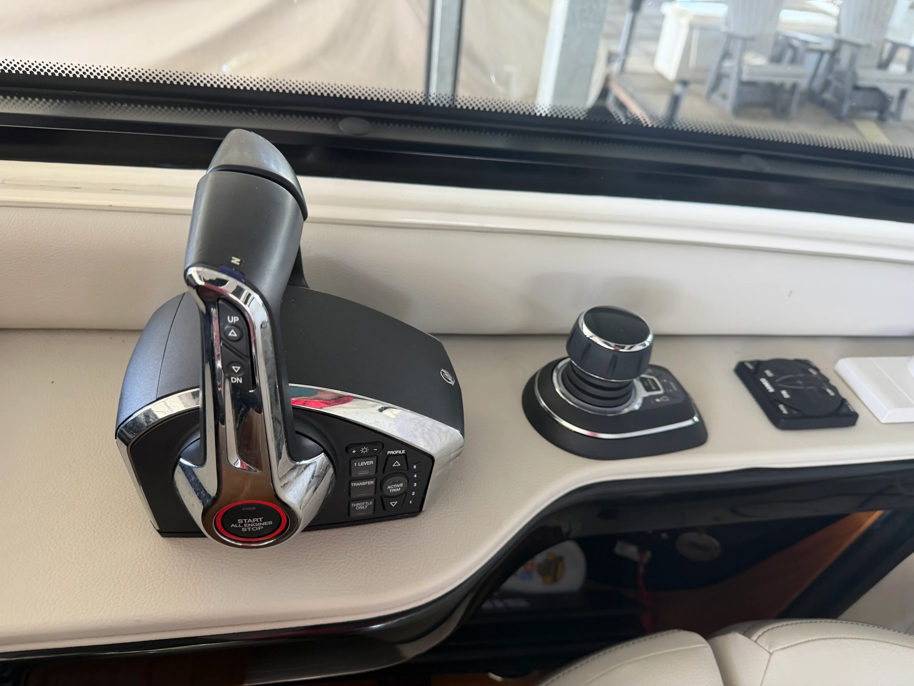2023 Sea Ray 370 DA Image Thumbnail #16