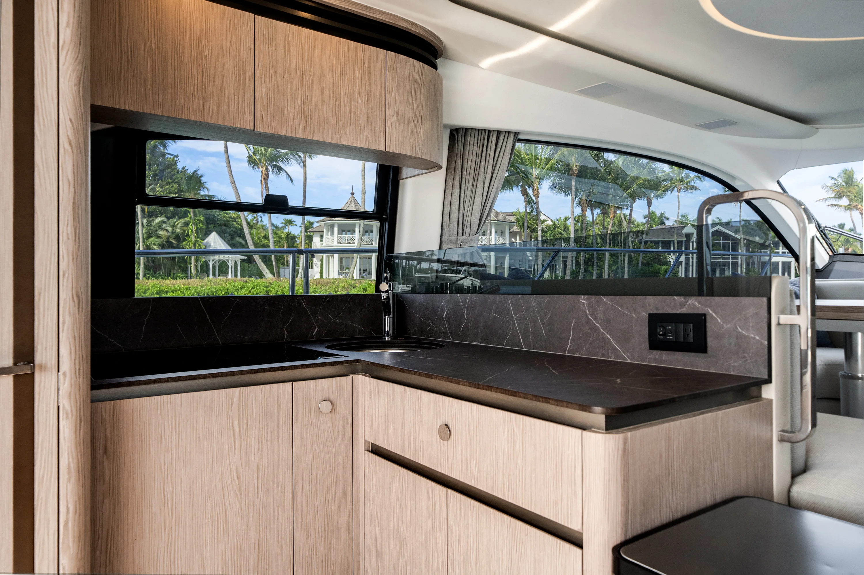 2024 Azimut 53 FLY Image Thumbnail #14