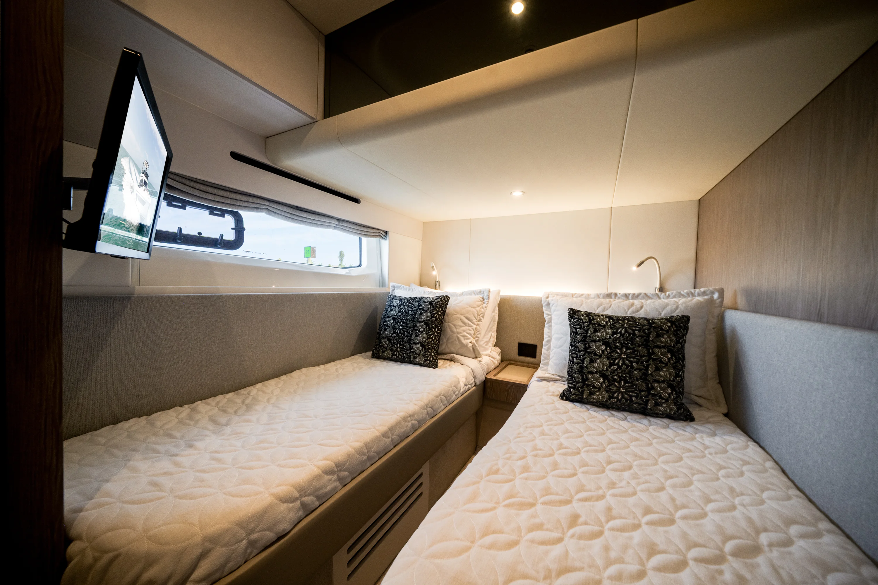 2024 Azimut 53 FLY Image Thumbnail #32