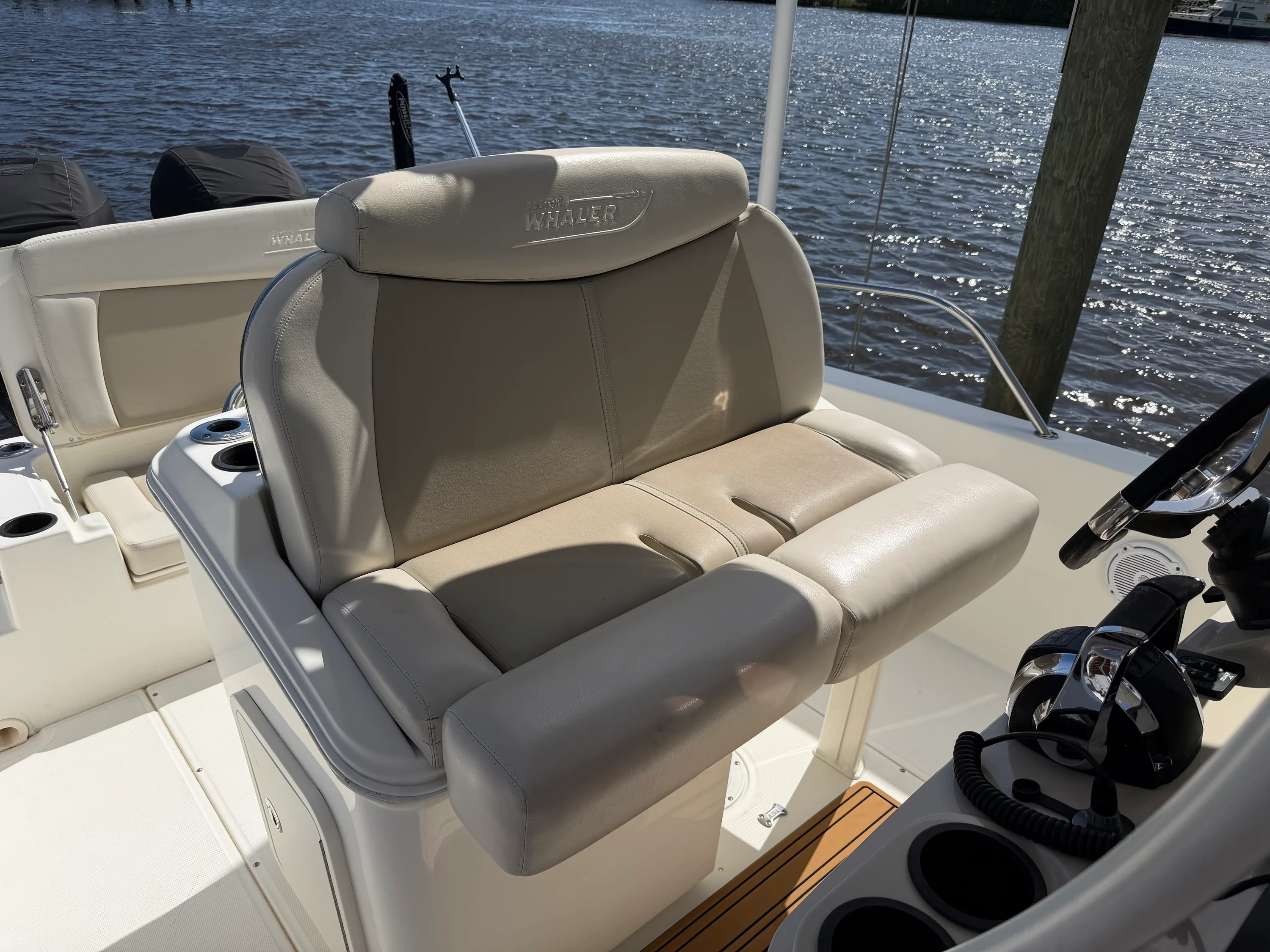 2018 Boston Whaler 270 DAUNTLESS Image Thumbnail #5
