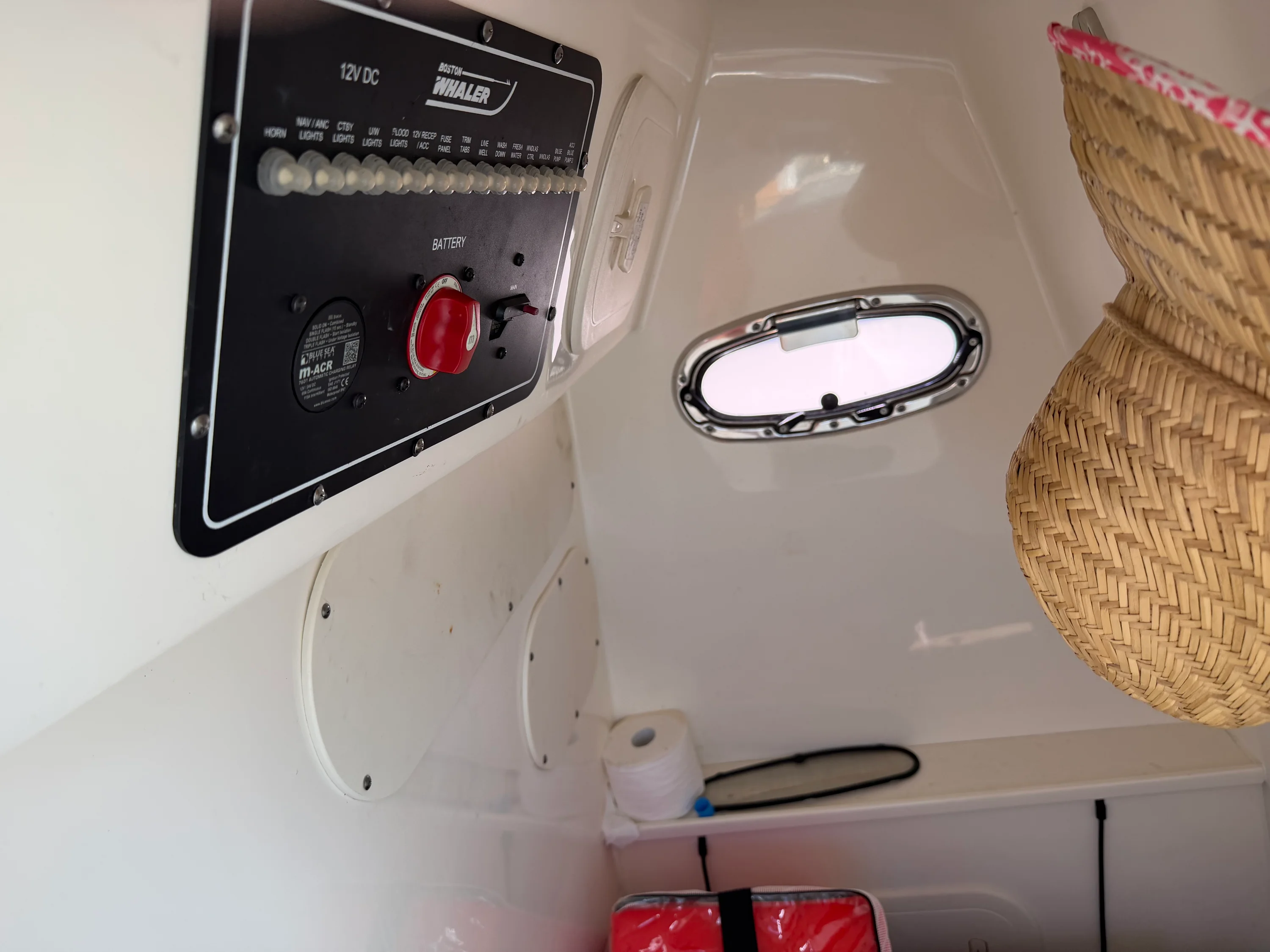 2018 Boston Whaler 270 DAUNTLESS Image Thumbnail #18