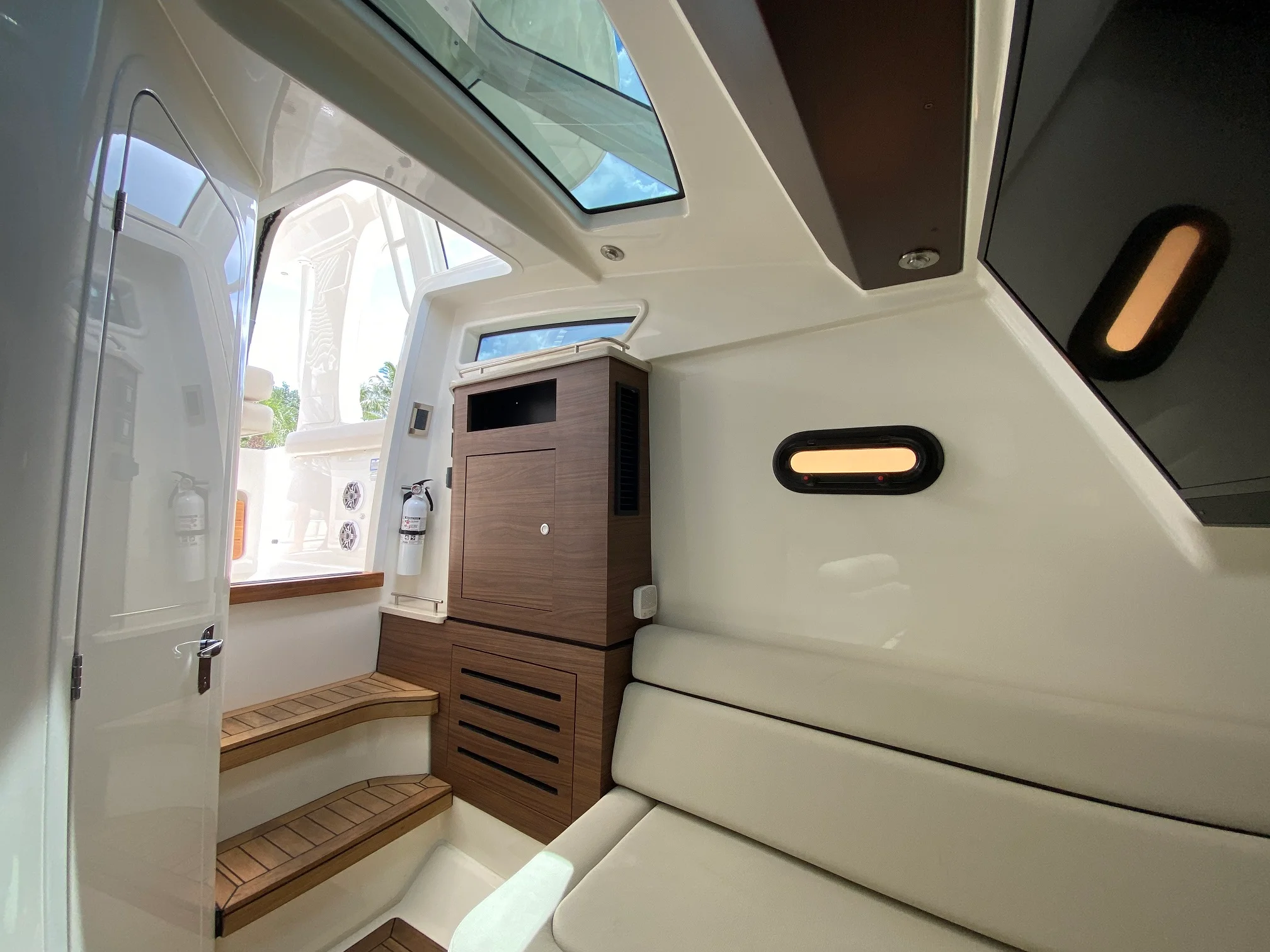 2020 Boston Whaler 350 REALM Image Thumbnail #19