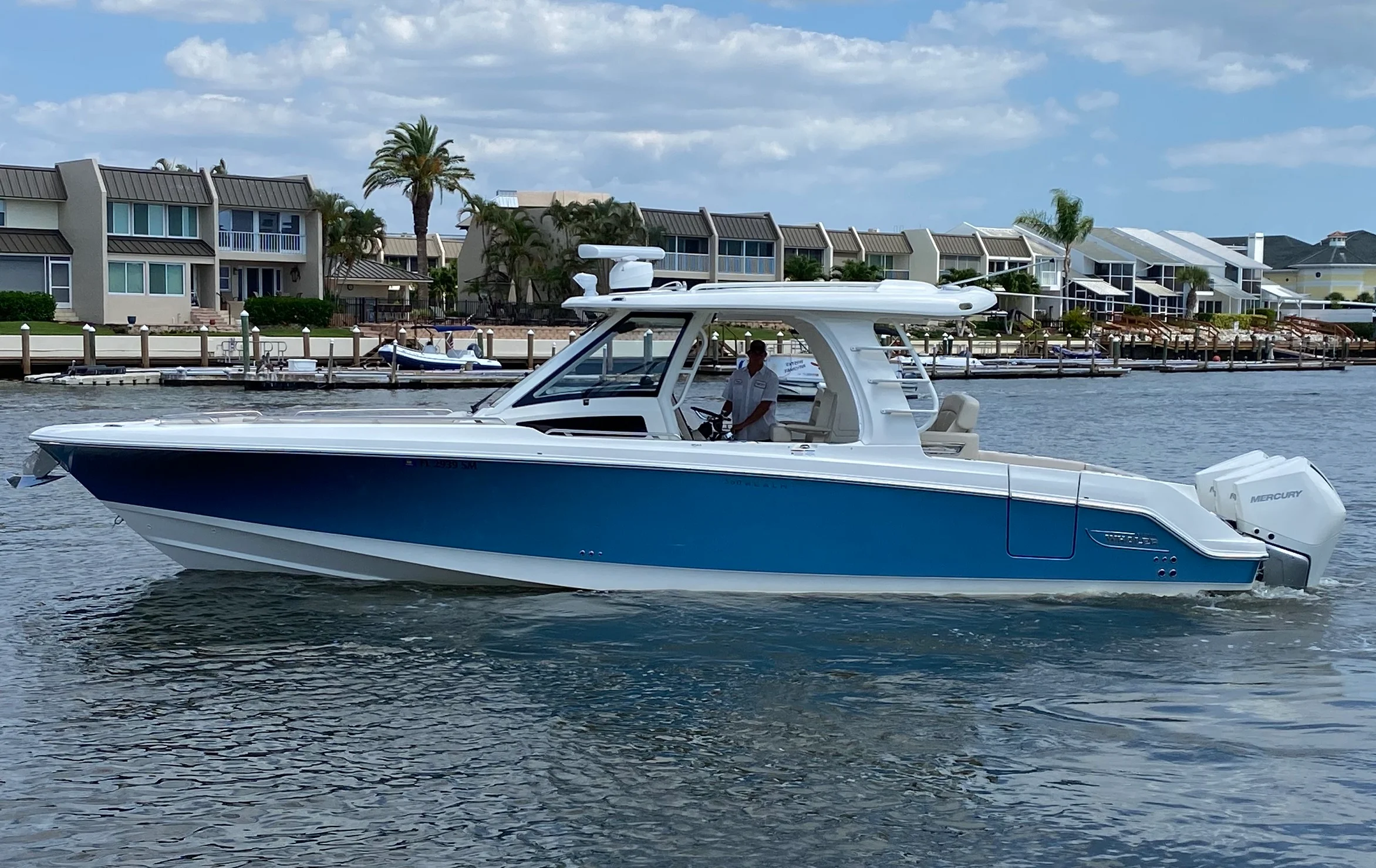 2020 Boston Whaler 350 REALM Image Thumbnail #4
