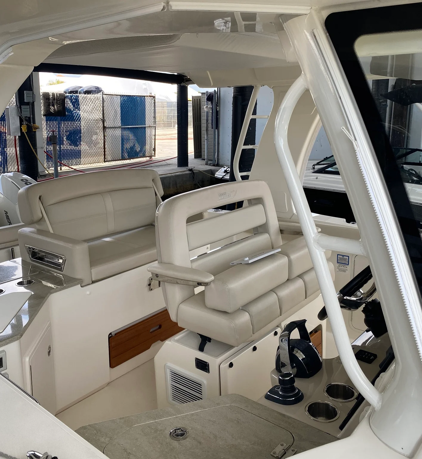 2020 Boston Whaler 350 REALM Image Thumbnail #9