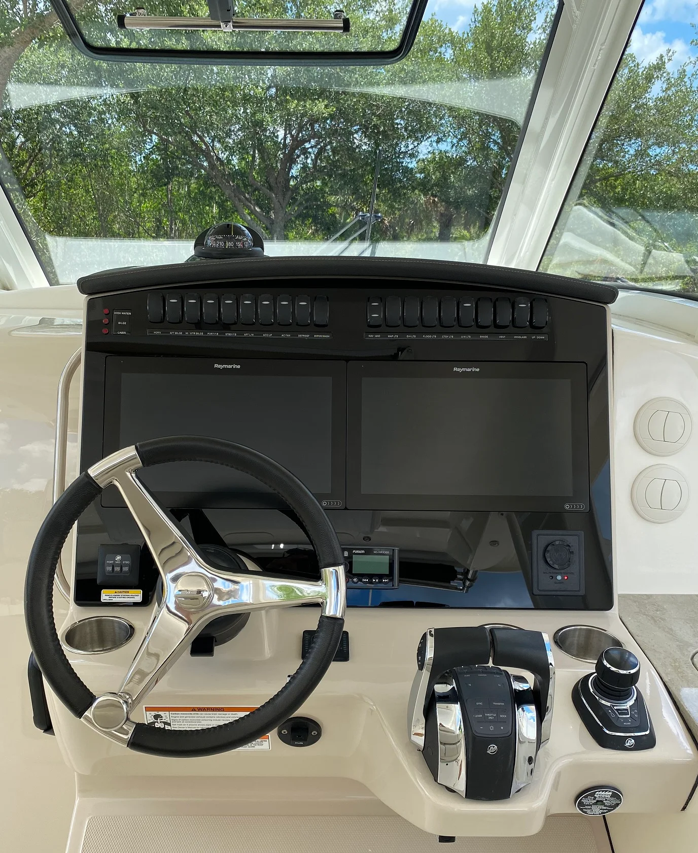 2020 Boston Whaler 350 REALM Image Thumbnail #6