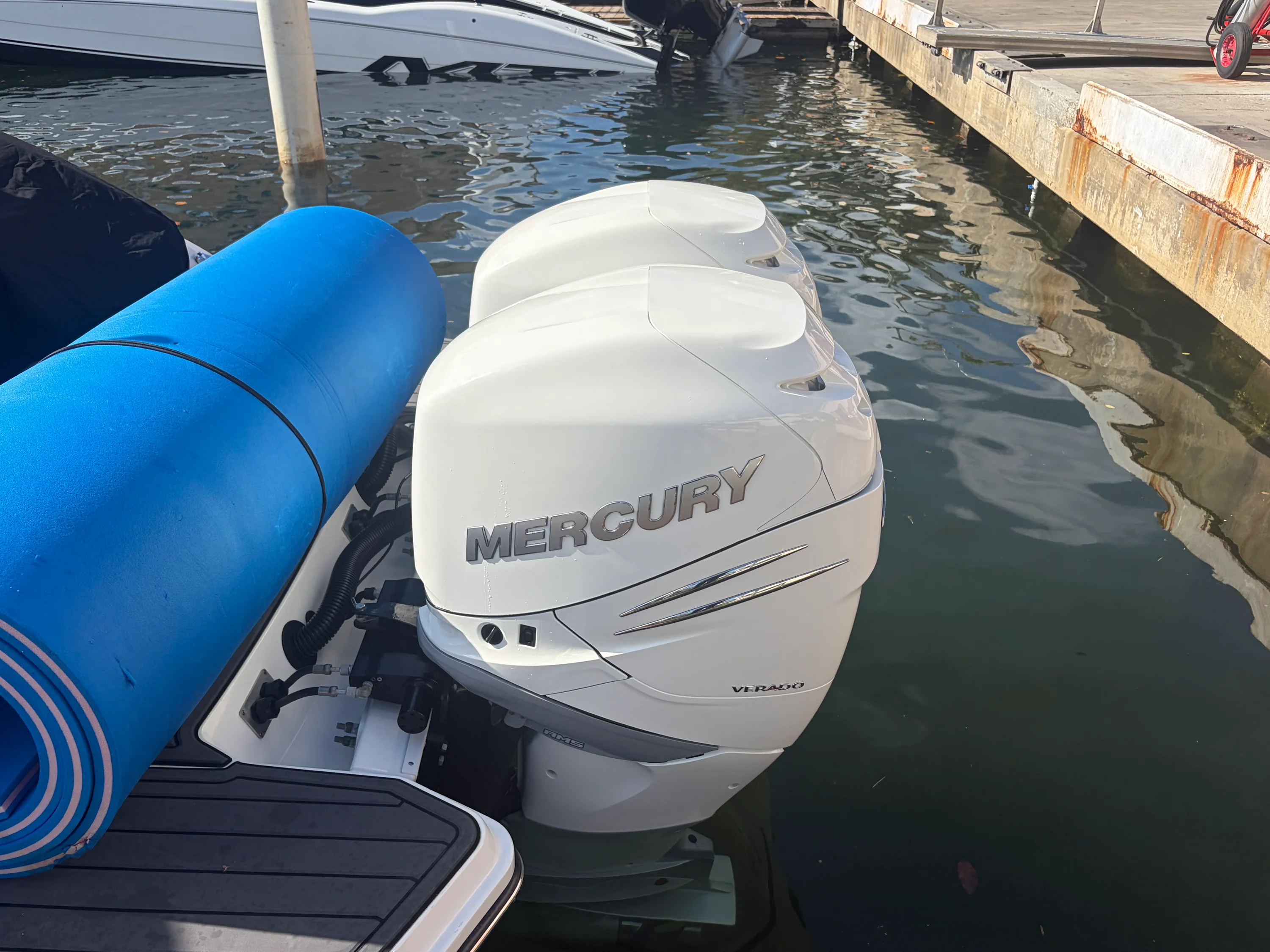 2023 Sea Ray 350 SLX OB Image Thumbnail #4