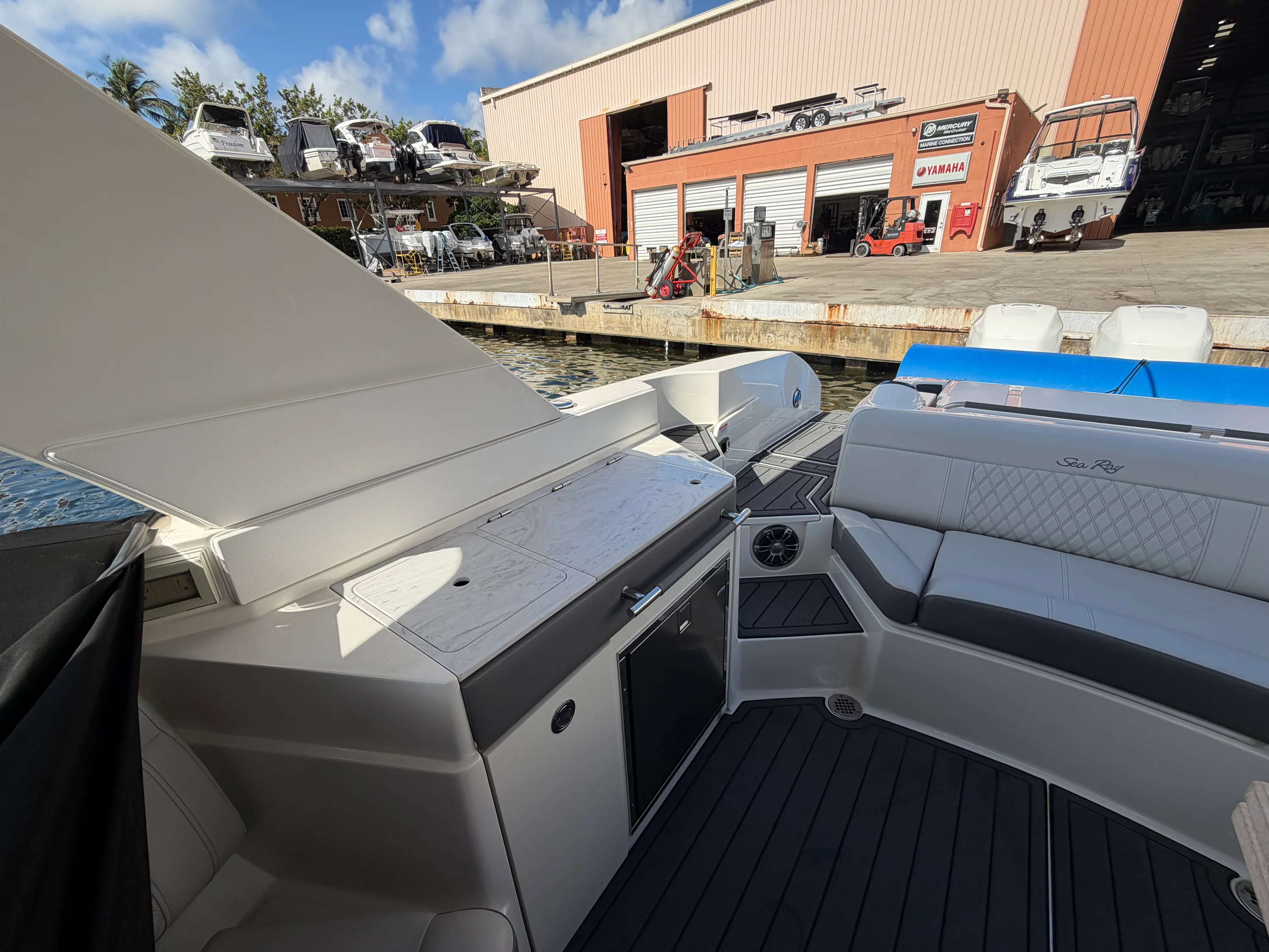 2023 Sea Ray 350 SLX OB Image Thumbnail #11