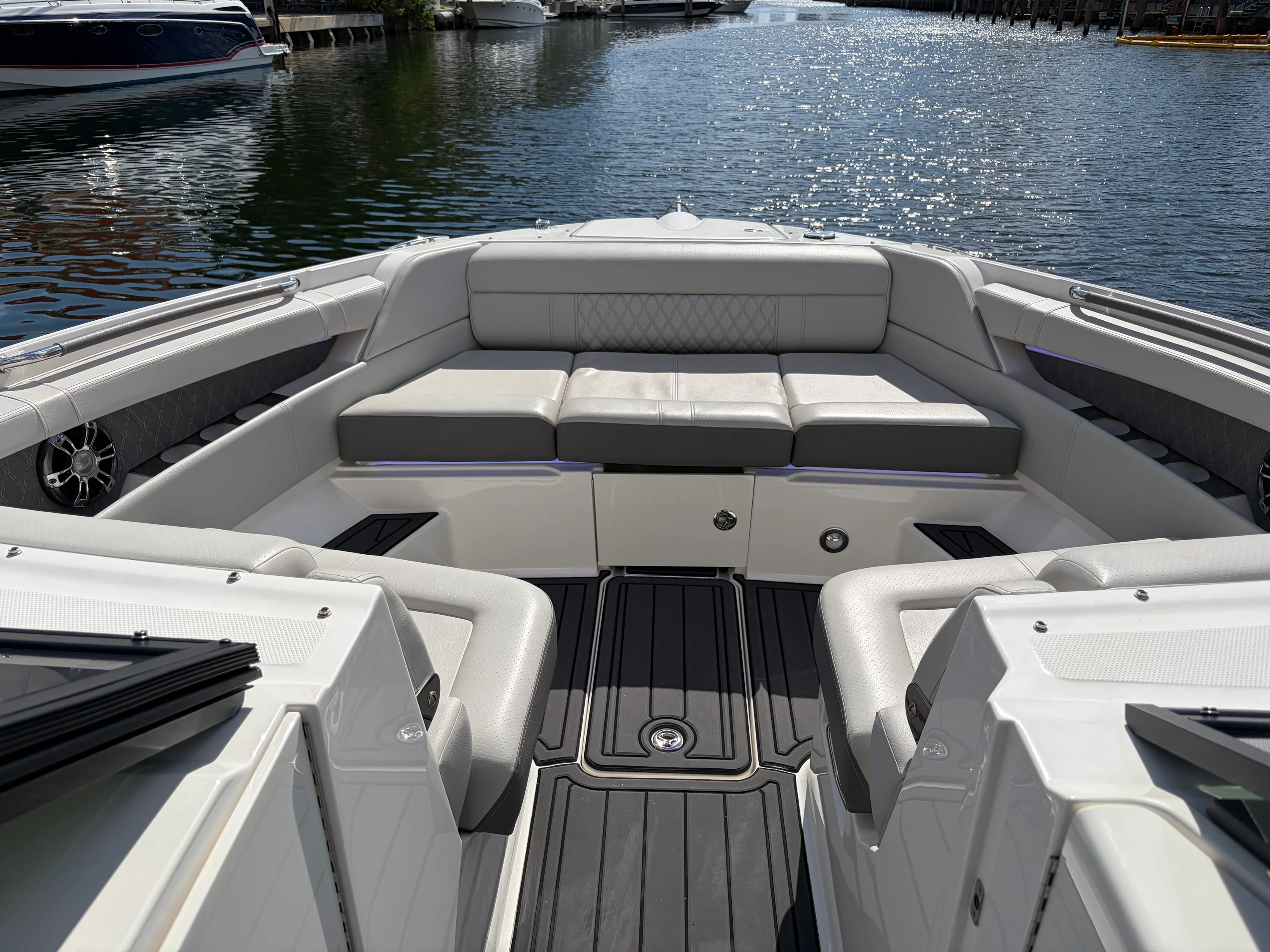 2023 Sea Ray 350 SLX OB Image Thumbnail #26