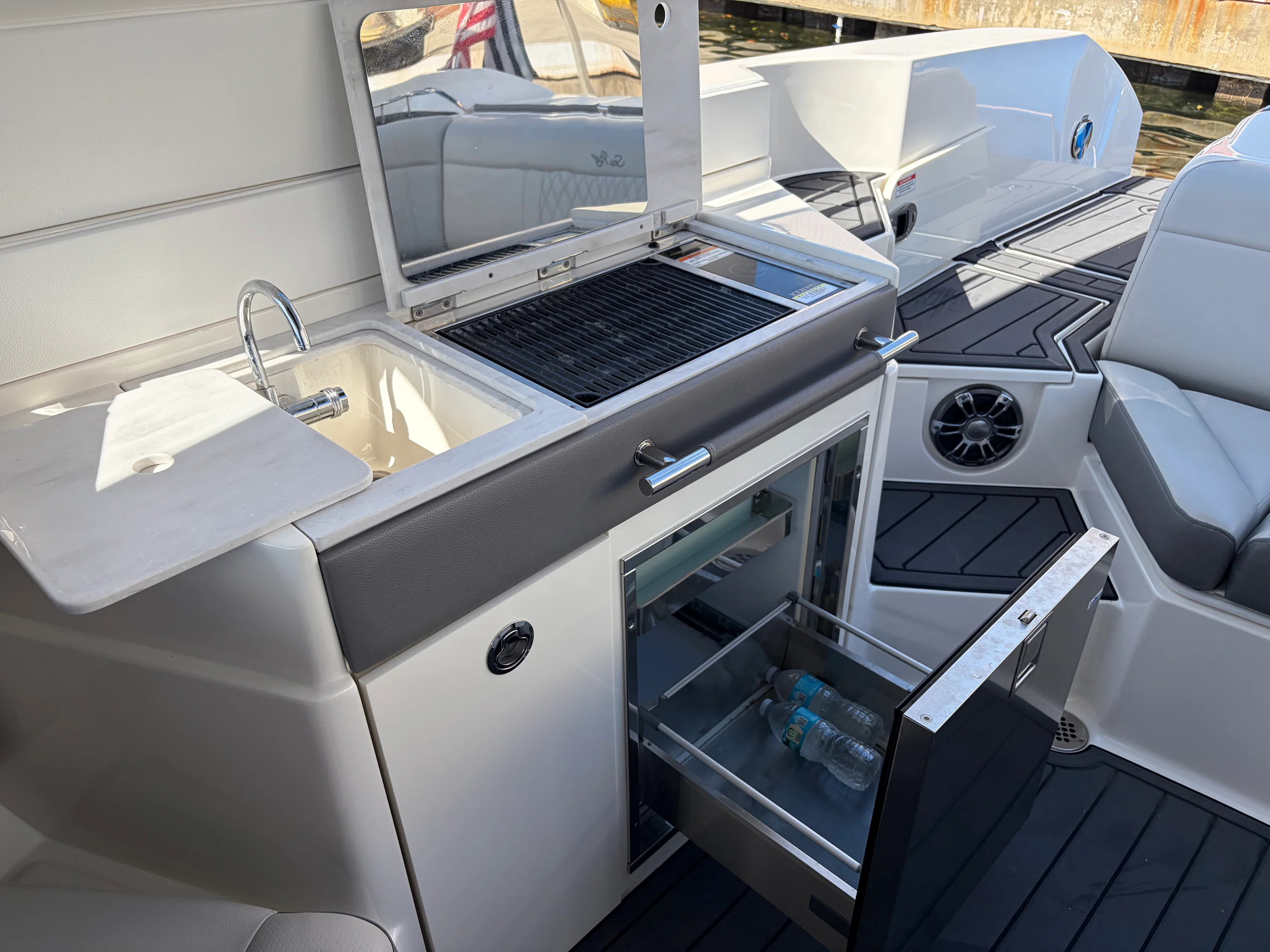 2023 Sea Ray 350 SLX OB Image Thumbnail #12