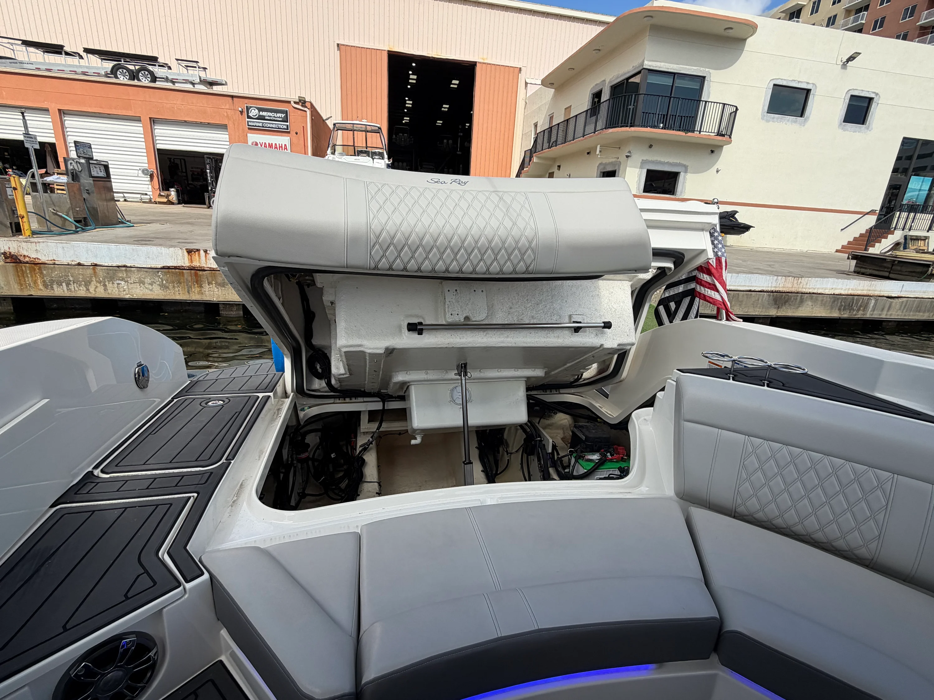 2023 Sea Ray 350 SLX OB Image Thumbnail #14