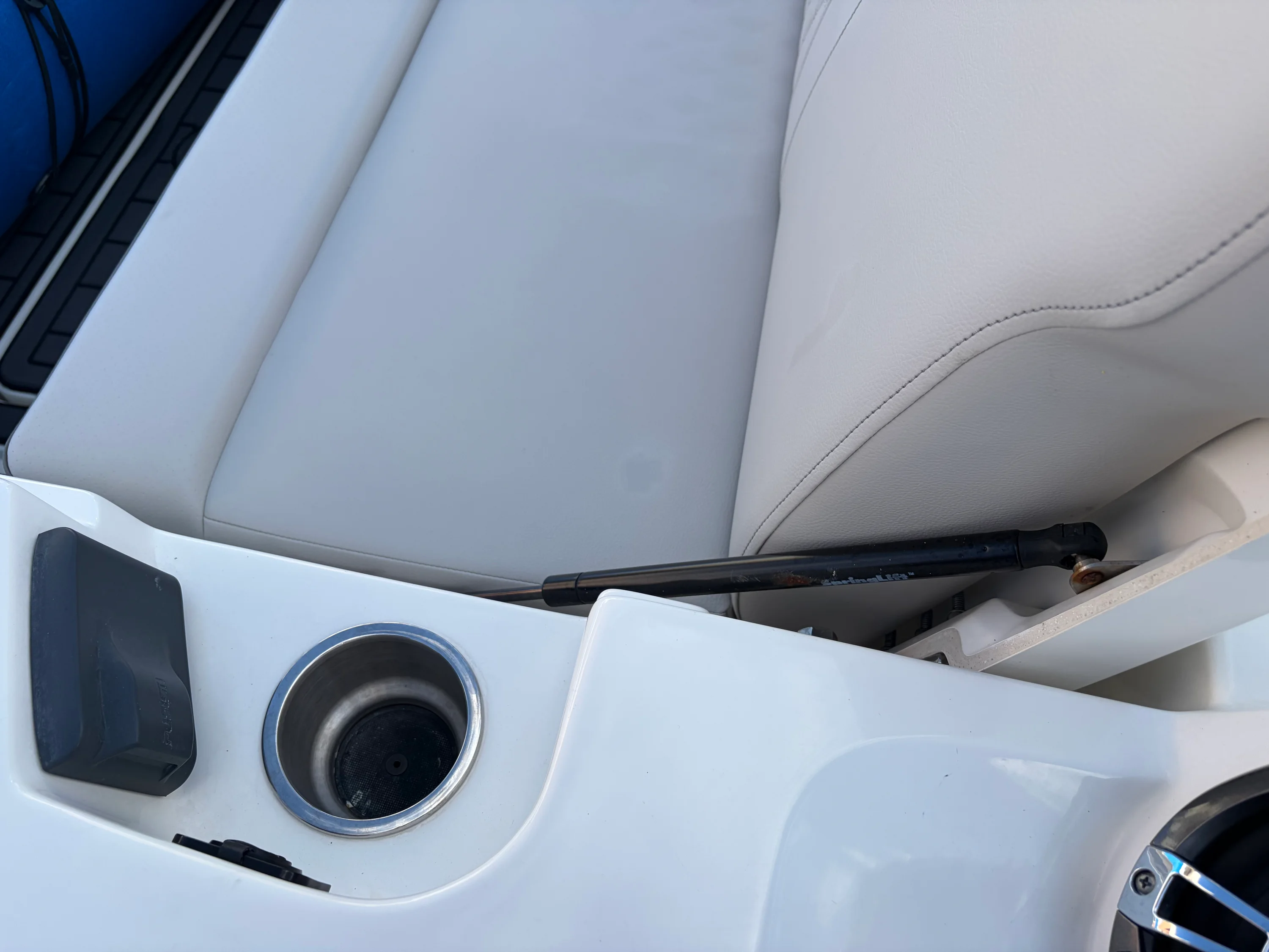 2023 Sea Ray 350 SLX OB Image Thumbnail #9