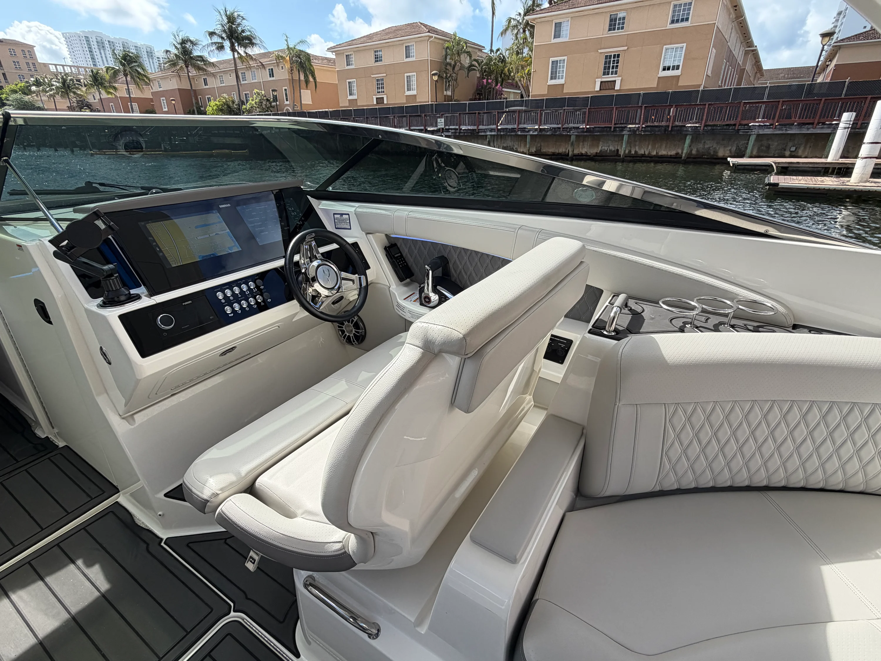 2023 Sea Ray 350 SLX OB Image Thumbnail #16