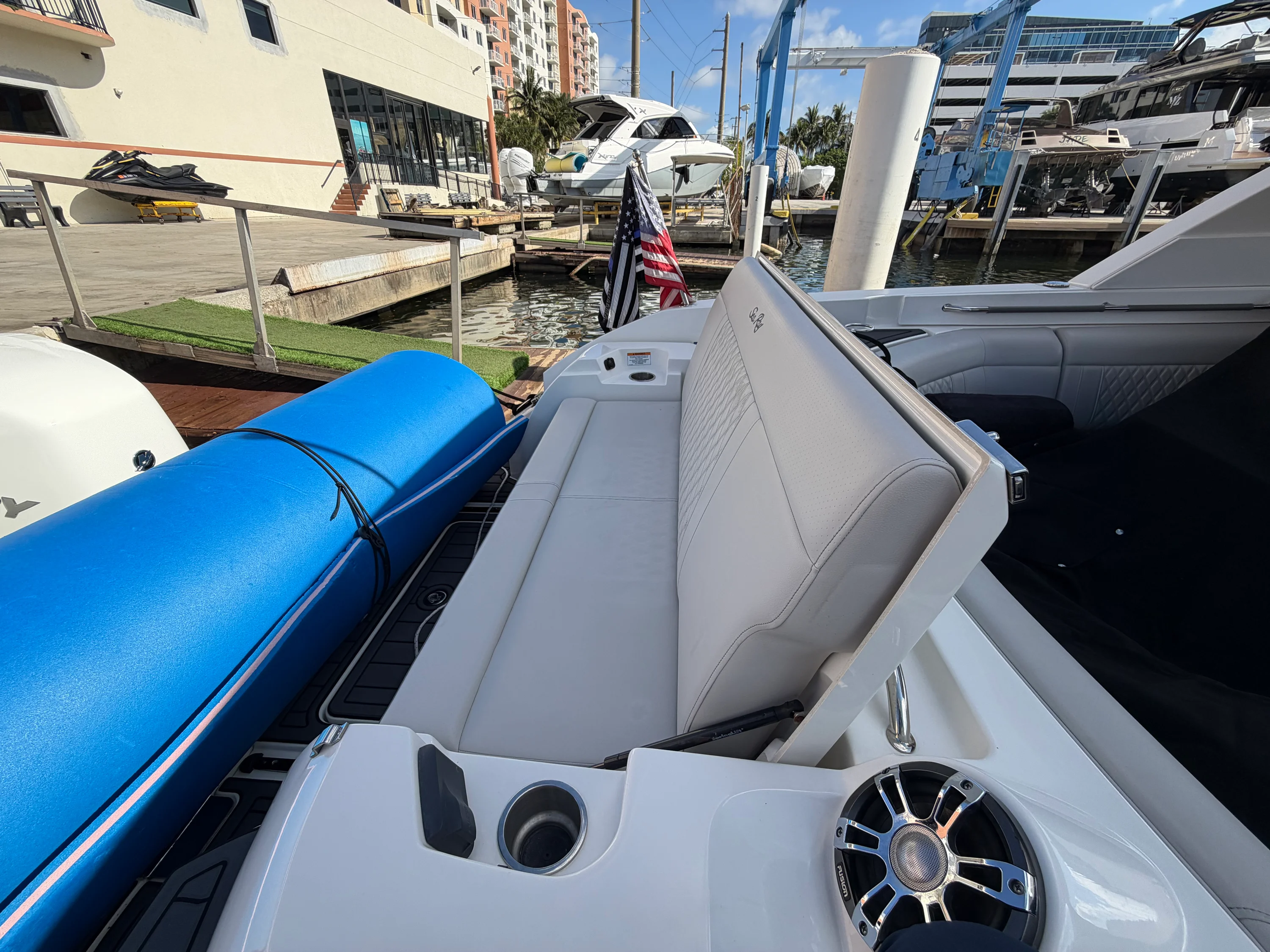 2023 Sea Ray 350 SLX OB Image Thumbnail #7