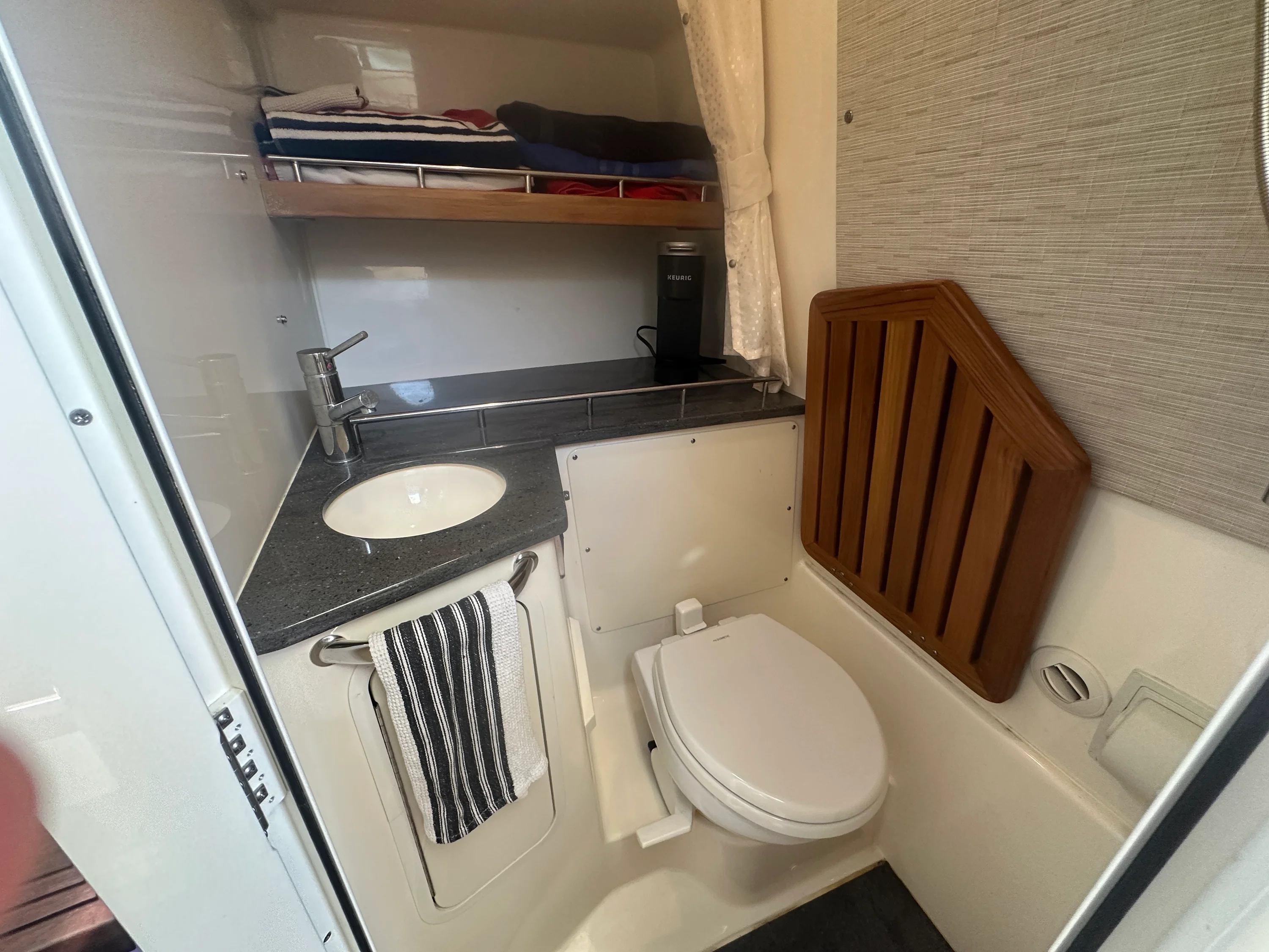 2019 Boston Whaler 350 Realm Image Thumbnail #33