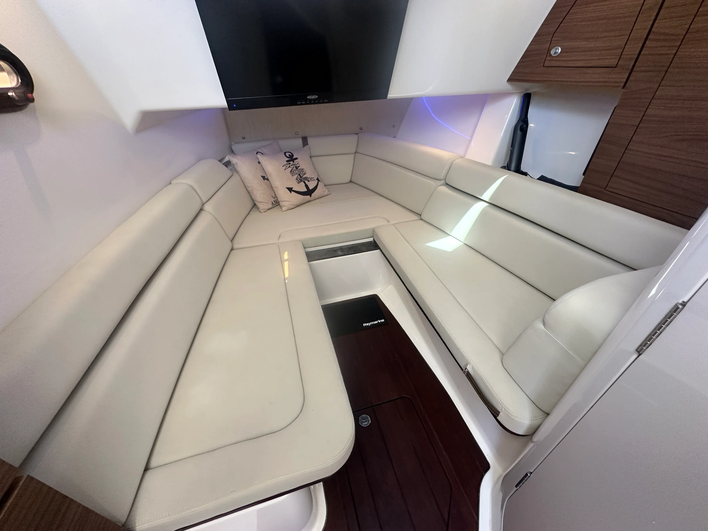 2019 Boston Whaler 350 Realm Image Thumbnail #34