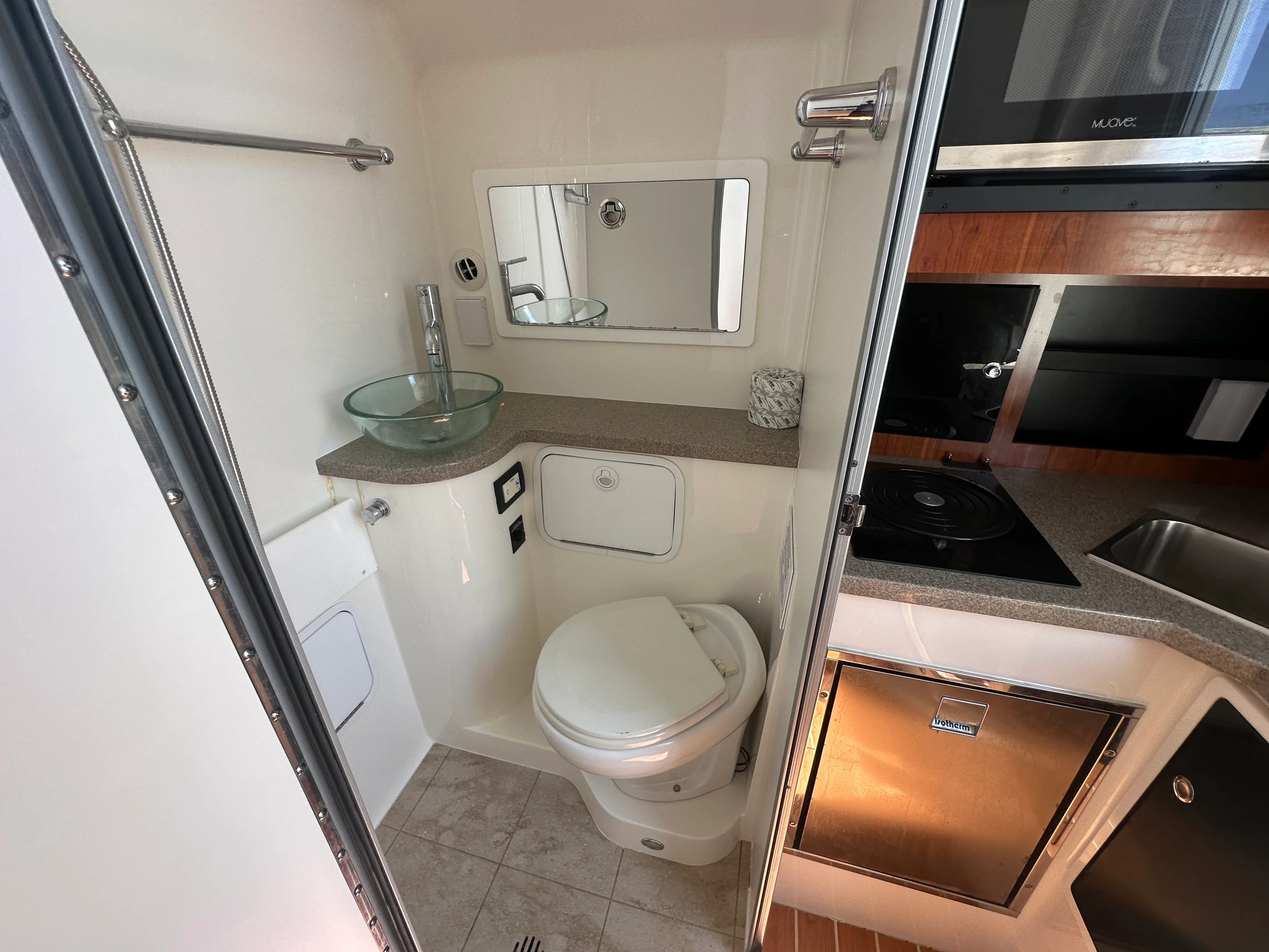 2019 Regulator 41 Image Thumbnail #21