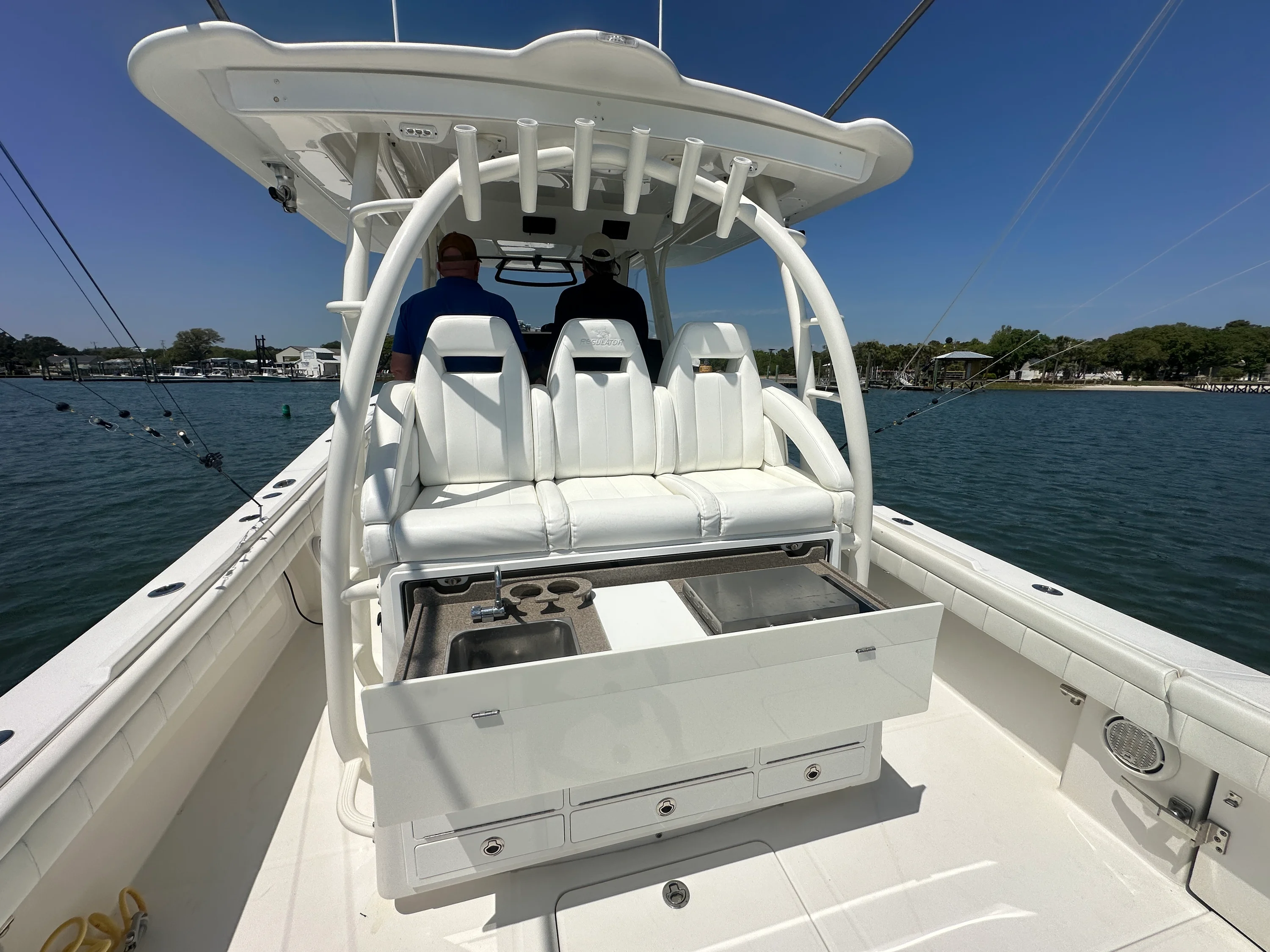 2019 Regulator 41 Image Thumbnail #16