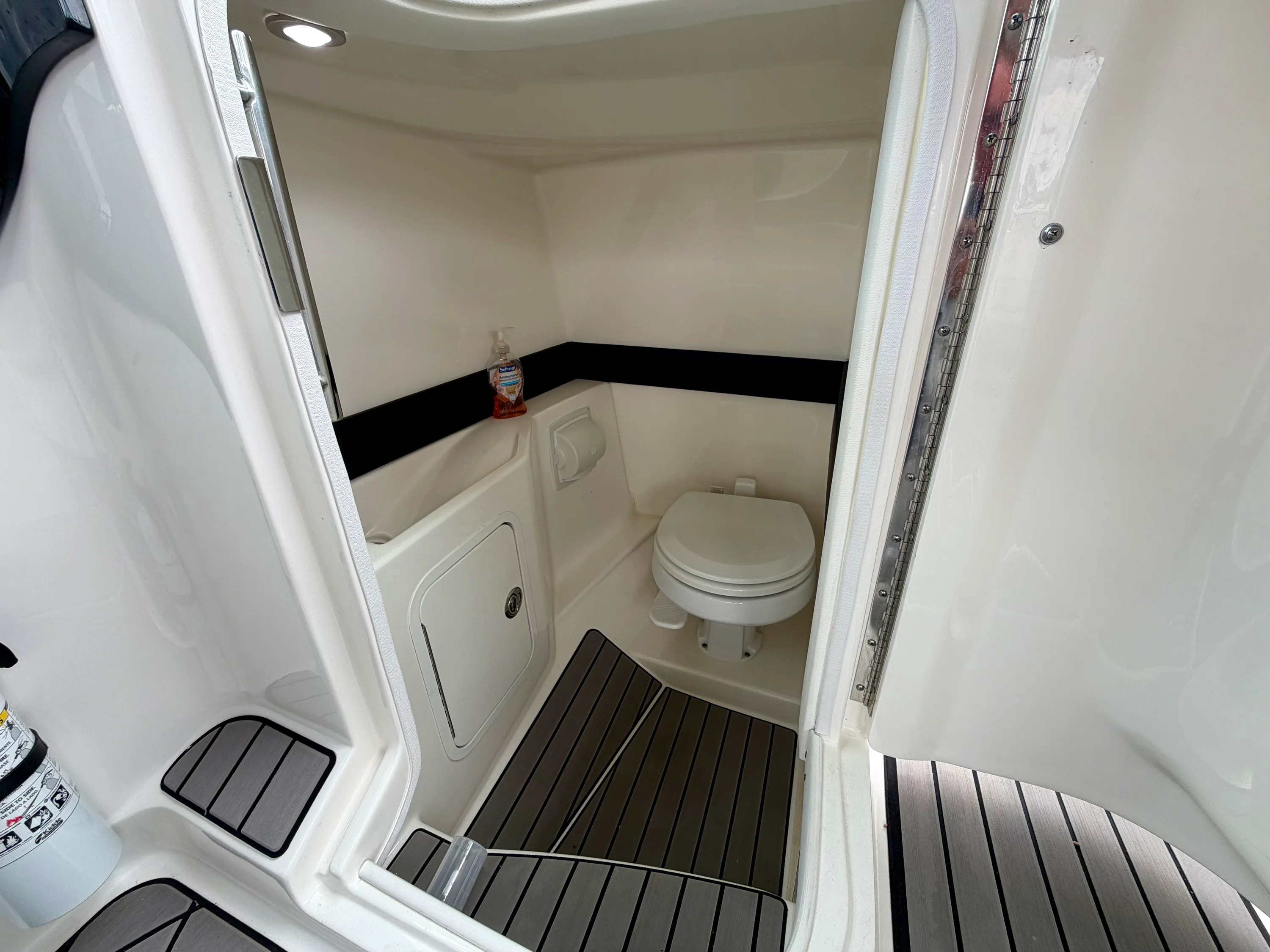2023 Sea Ray 260 SLX OB Image Thumbnail #20