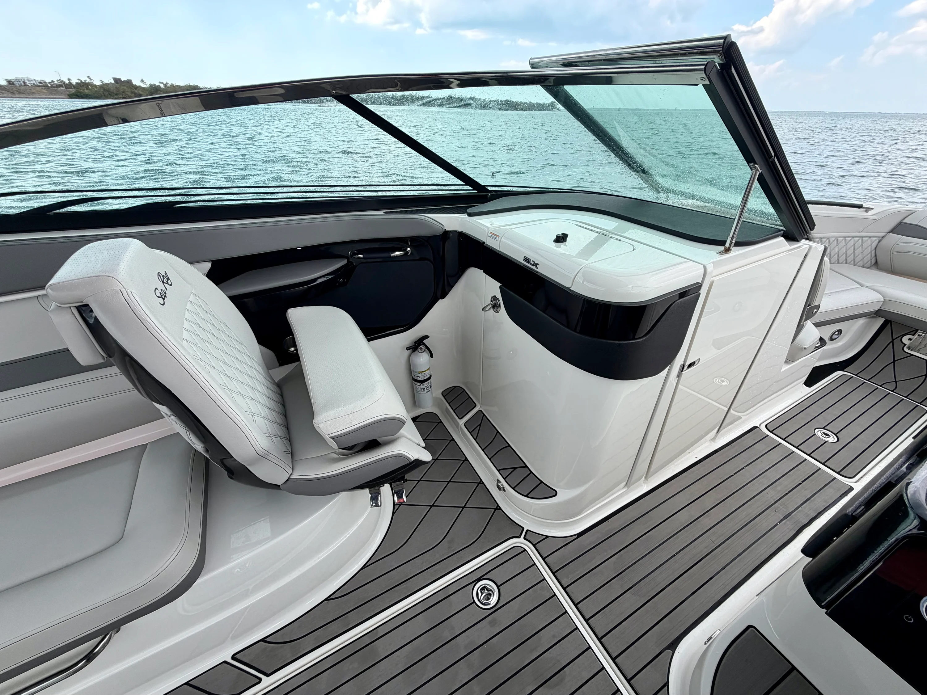 2023 Sea Ray 260 SLX OB Image Thumbnail #15