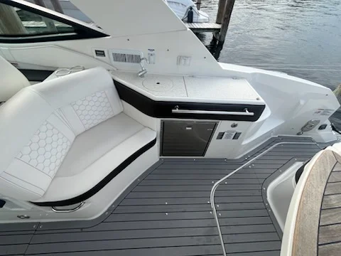 2020 Sea Ray 320 DA Image Thumbnail #11