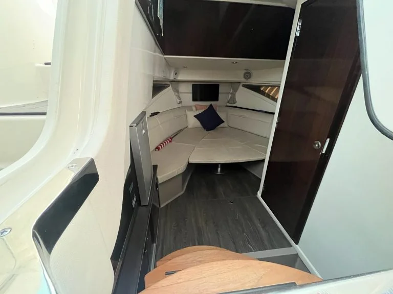 2020 Sea Ray 320 DA Image Thumbnail #24