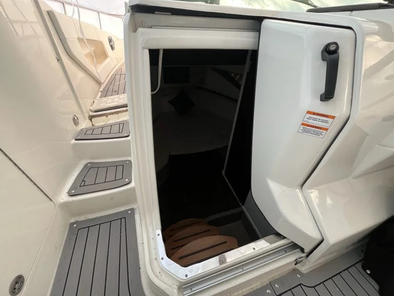 2020 Sea Ray 320 DA Image Thumbnail #23