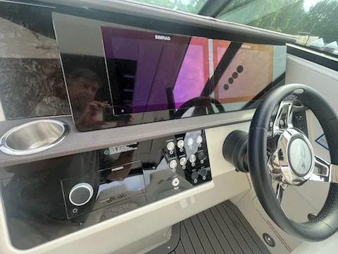 2020 Sea Ray 320 DA Image Thumbnail #6