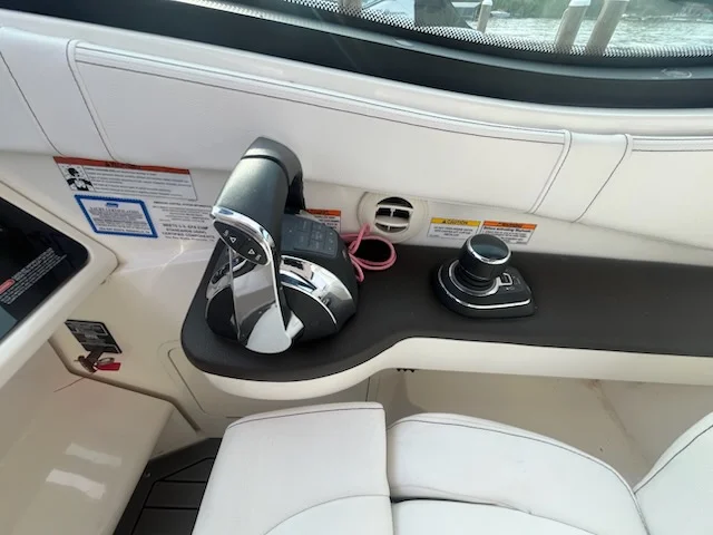 2020 Sea Ray 320 DA Image Thumbnail #7
