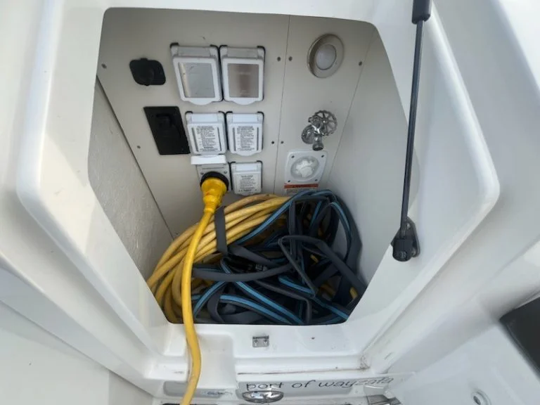 2020 Sea Ray 320 DA Image Thumbnail #22