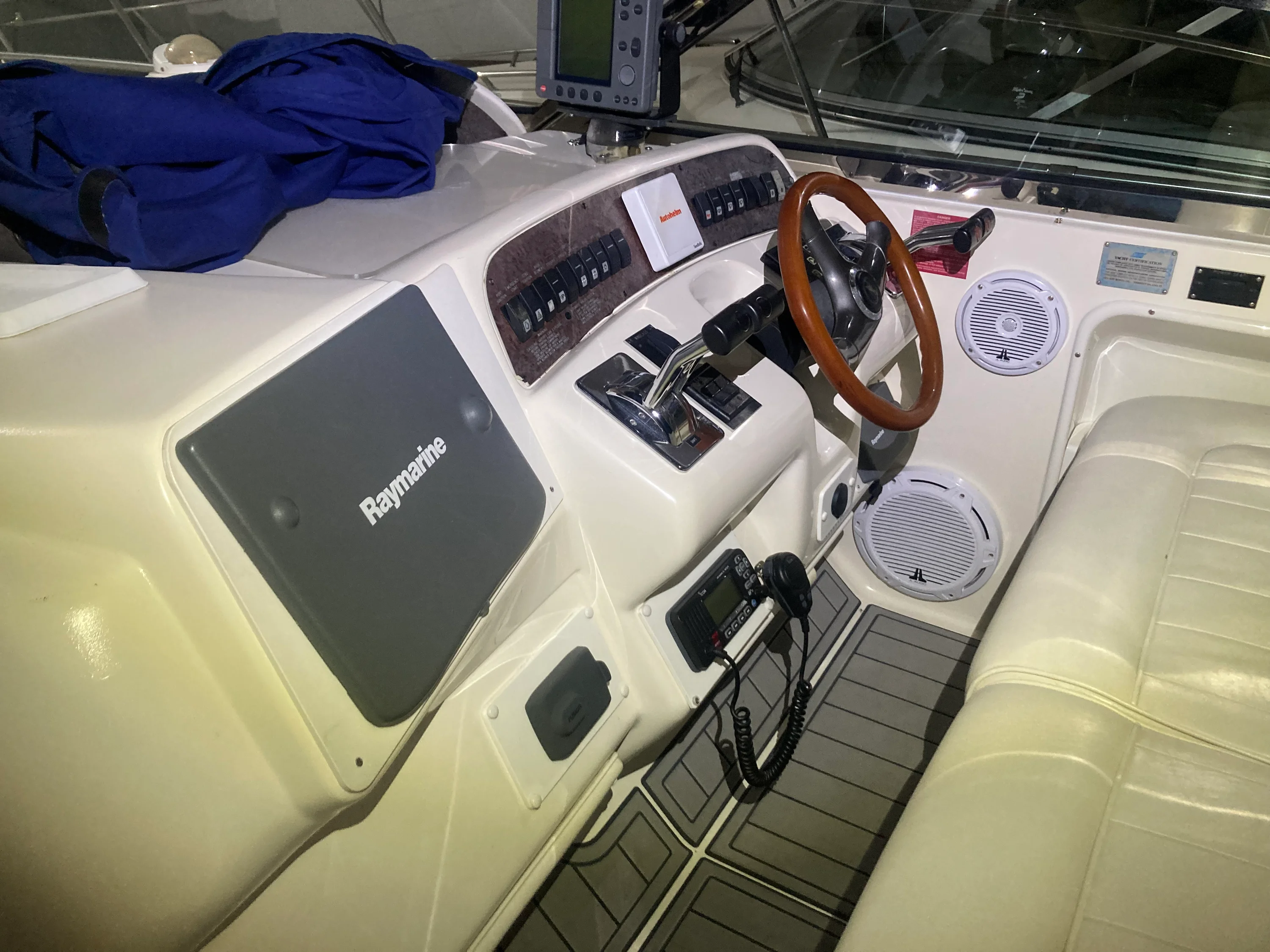 1996 Sea Ray 370 SUNDANCER Image Thumbnail #7