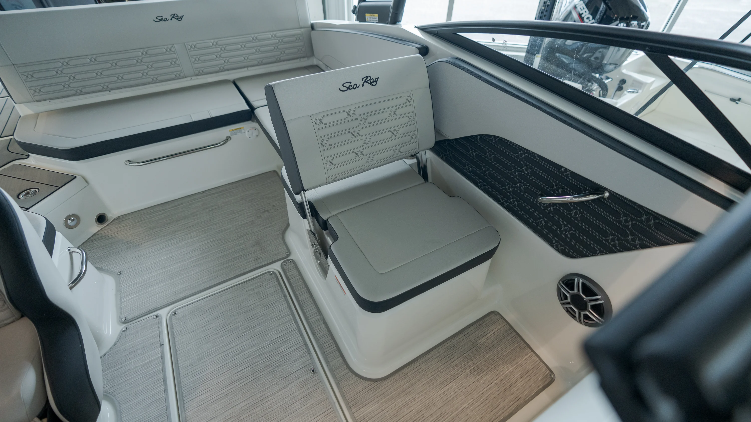 2026 Sea Ray SPX 210 Outboard Image Thumbnail #20