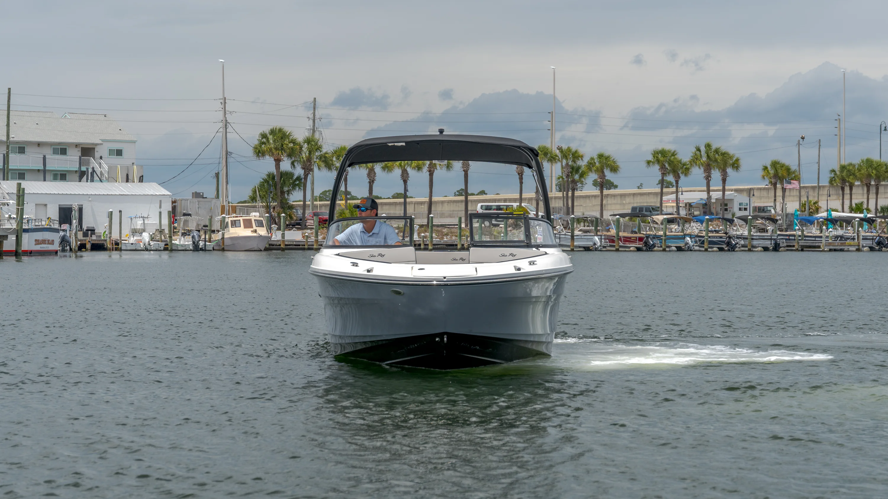 2026 Sea Ray SPX 210 Outboard Image Thumbnail #2