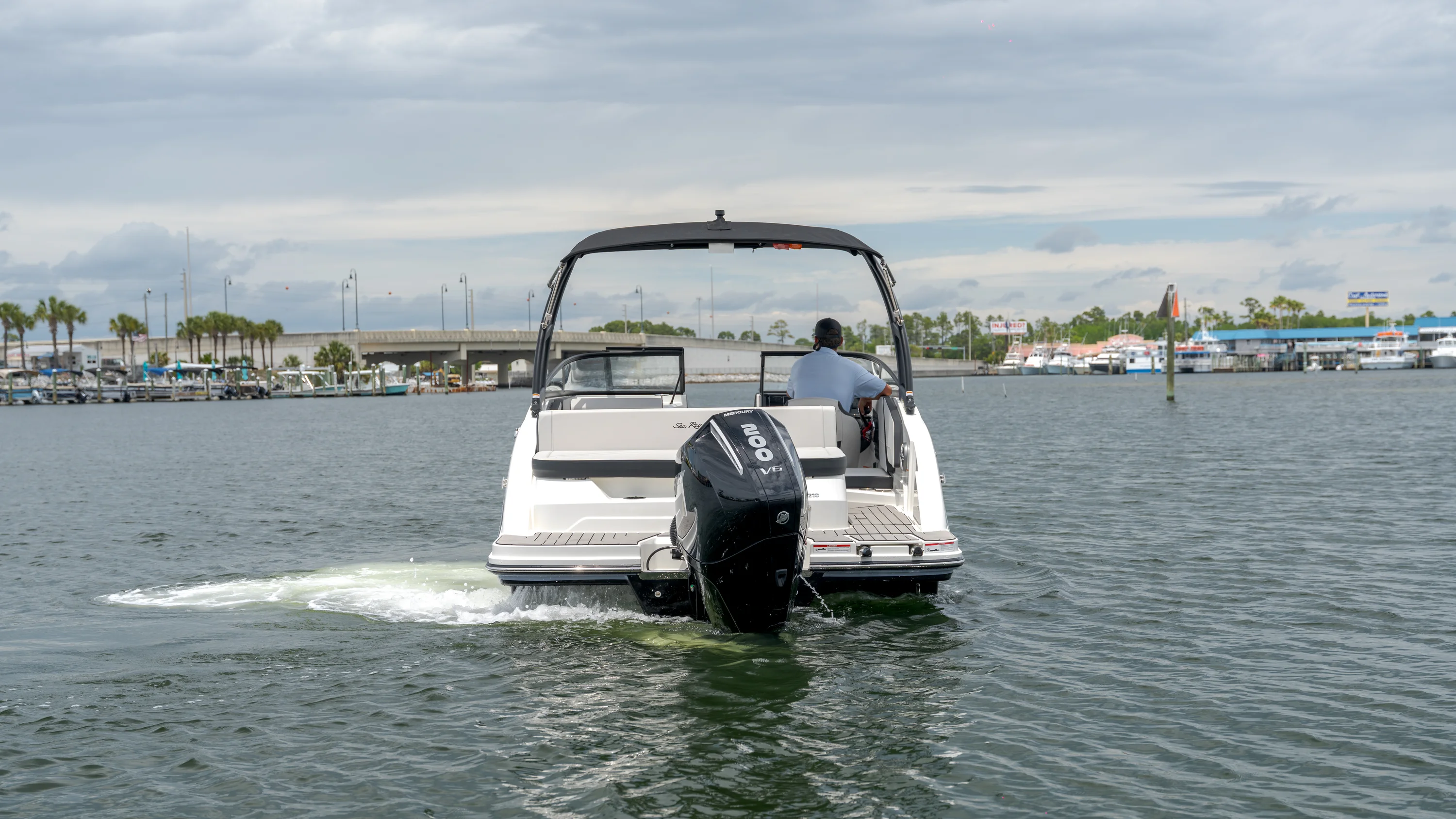2026 Sea Ray SPX 210 Outboard Image Thumbnail #6