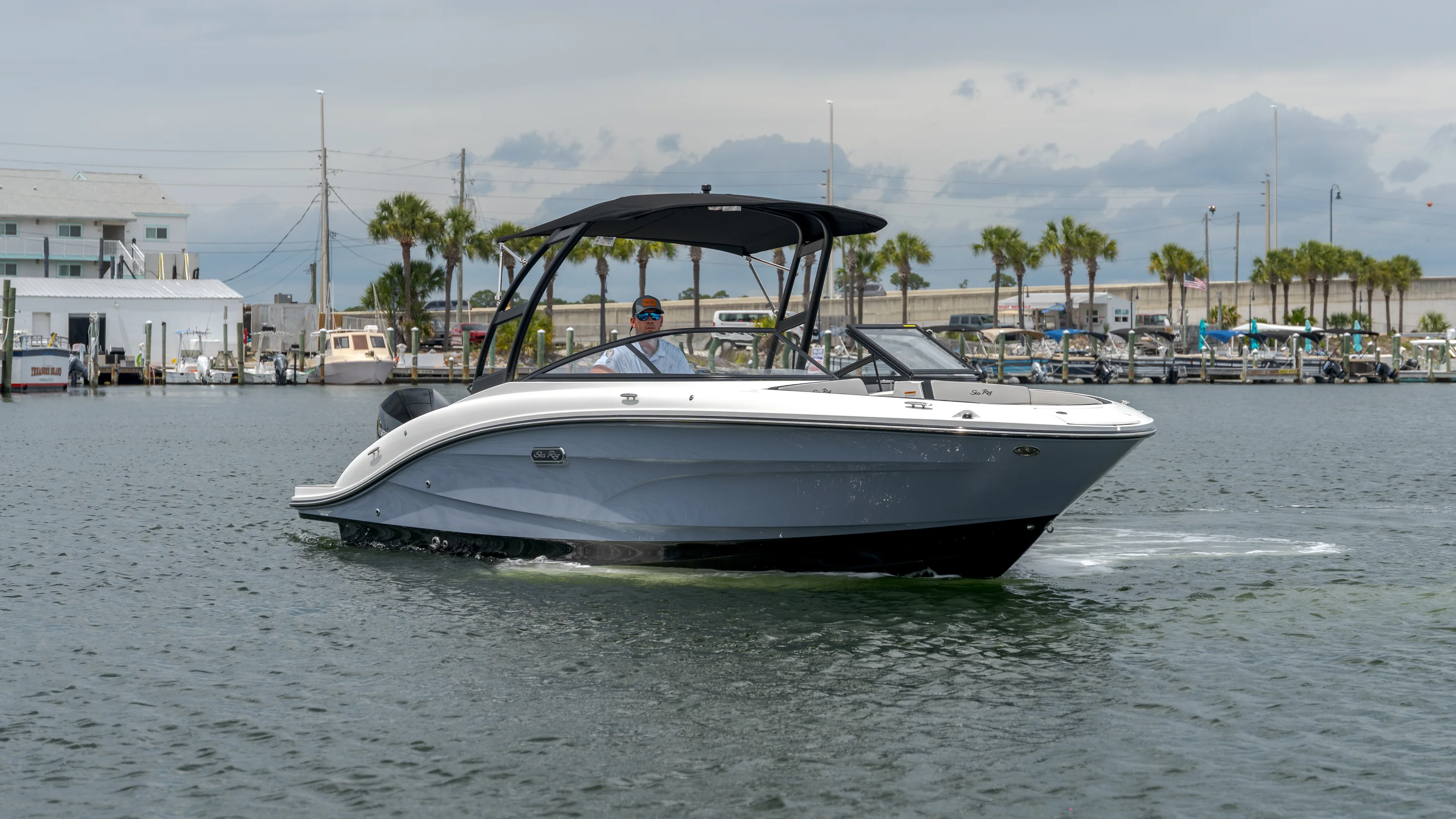 2026 Sea Ray SPX 210 Outboard Image Thumbnail #3