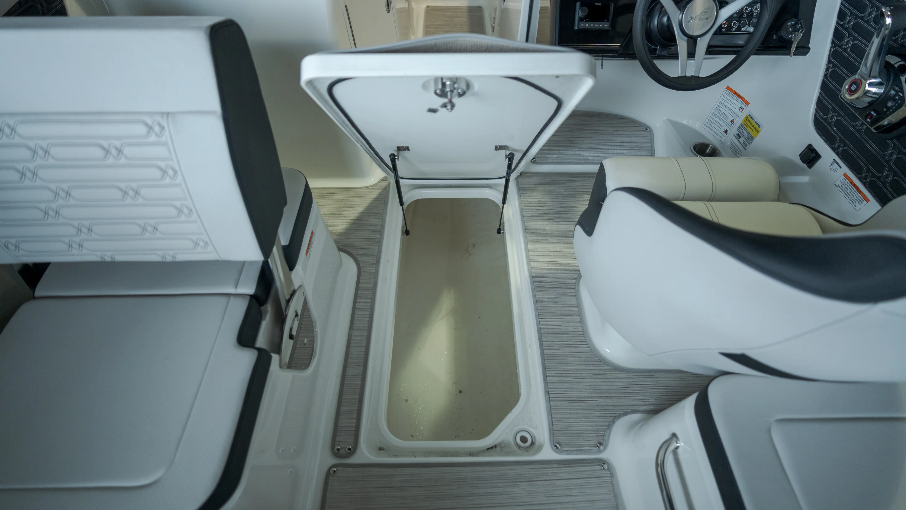 2026 Sea Ray SPX 210 Outboard Image Thumbnail #22