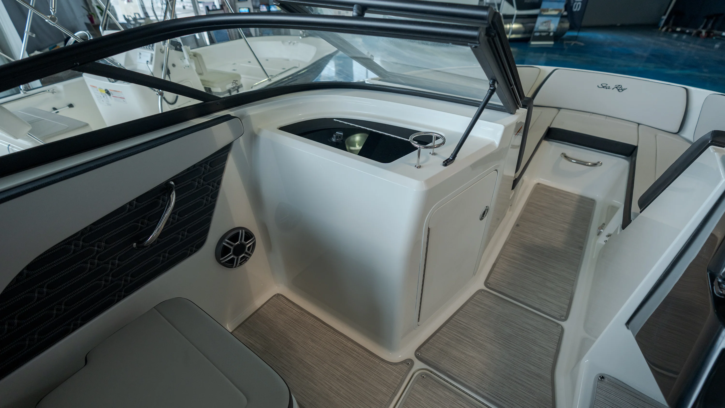 2026 Sea Ray SPX 210 Outboard Image Thumbnail #19