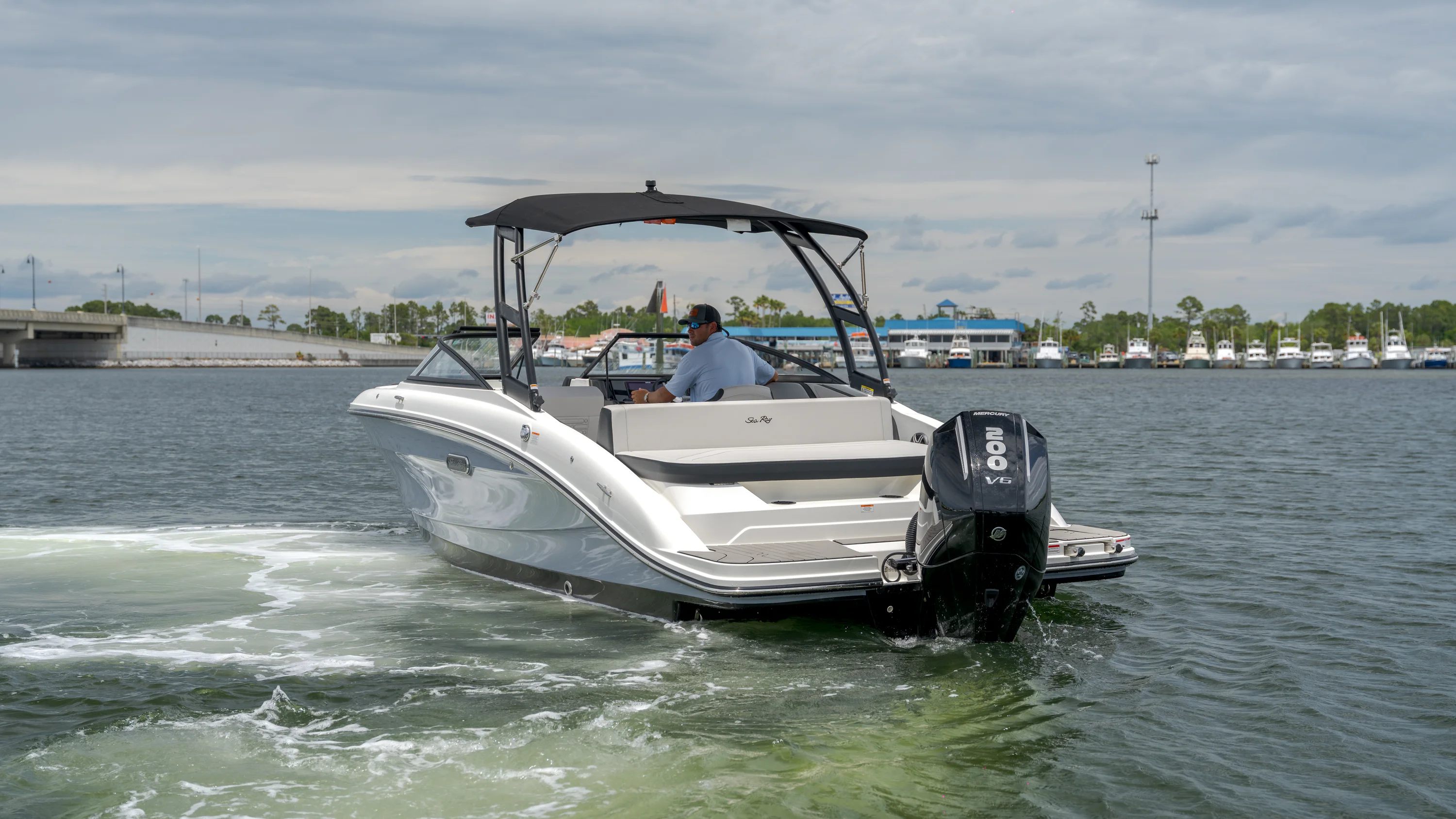 2026 Sea Ray SPX 210 Outboard Image Thumbnail #7