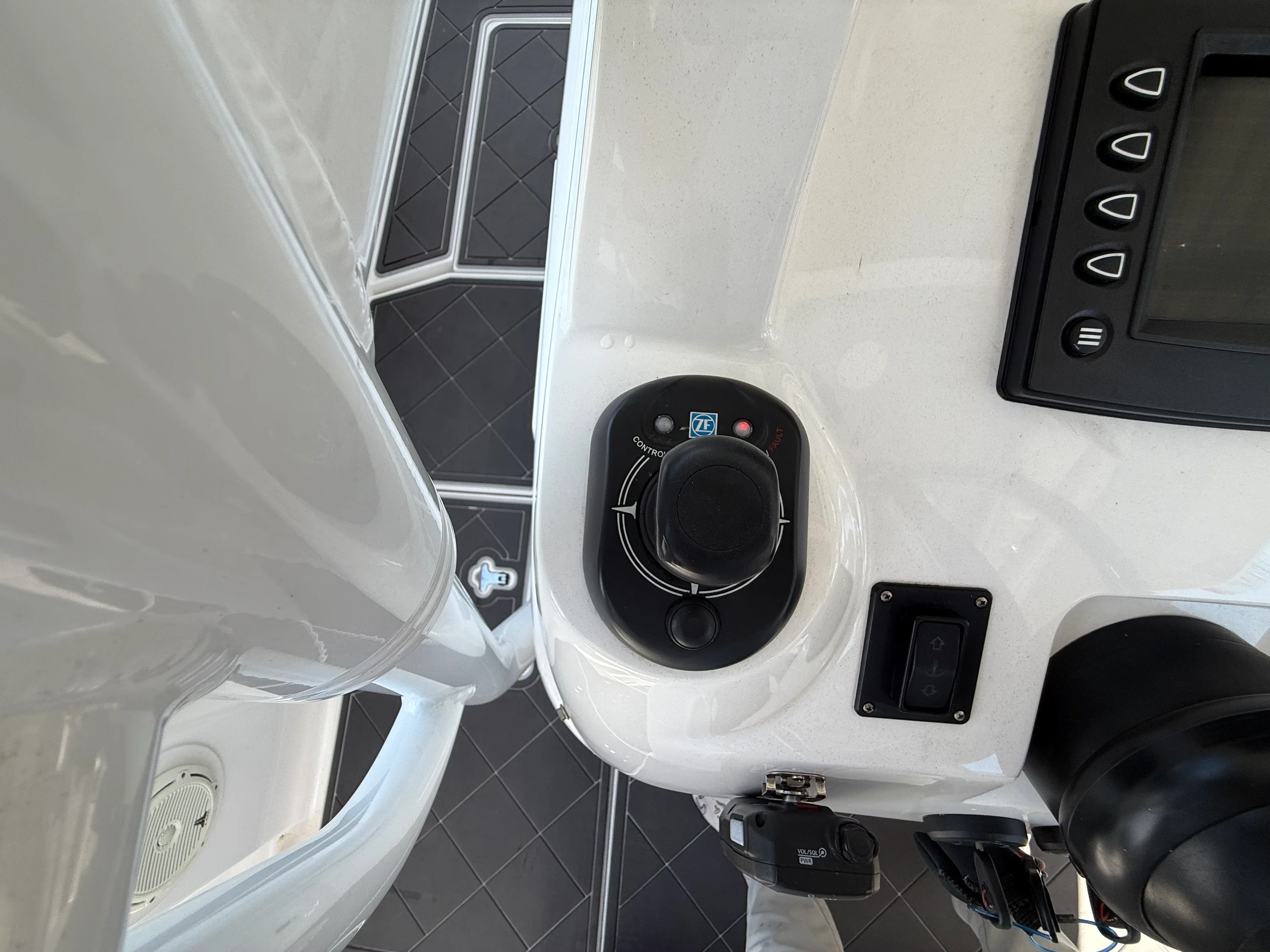 2018 Intrepid 375 CC Image Thumbnail #32