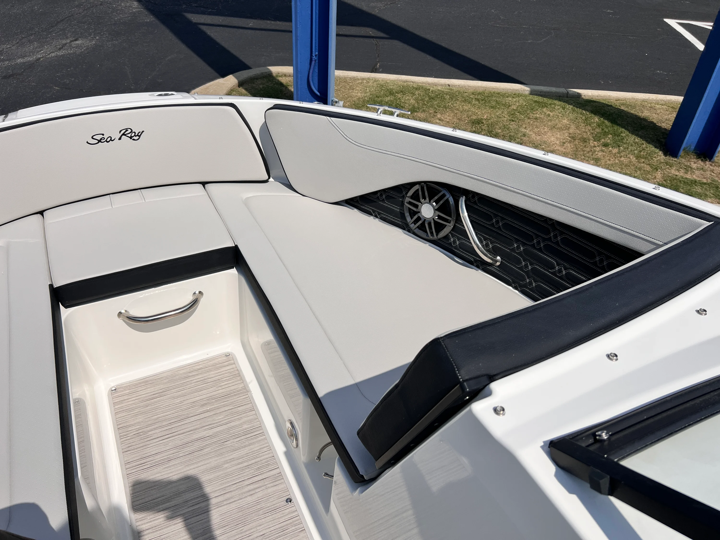 2026 Sea Ray SPX 210 Image Thumbnail #9