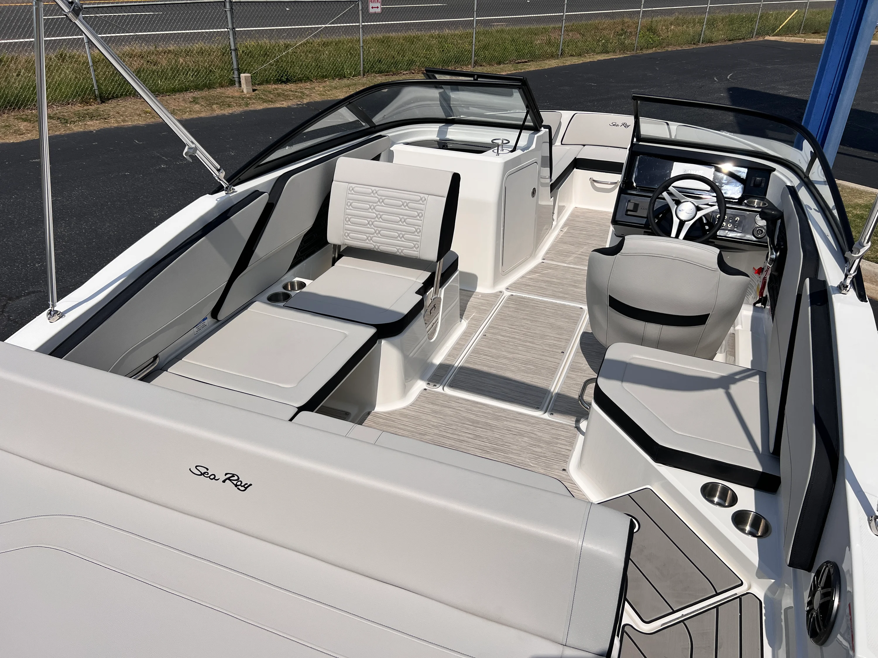 2026 Sea Ray SPX 210 Image Thumbnail #16