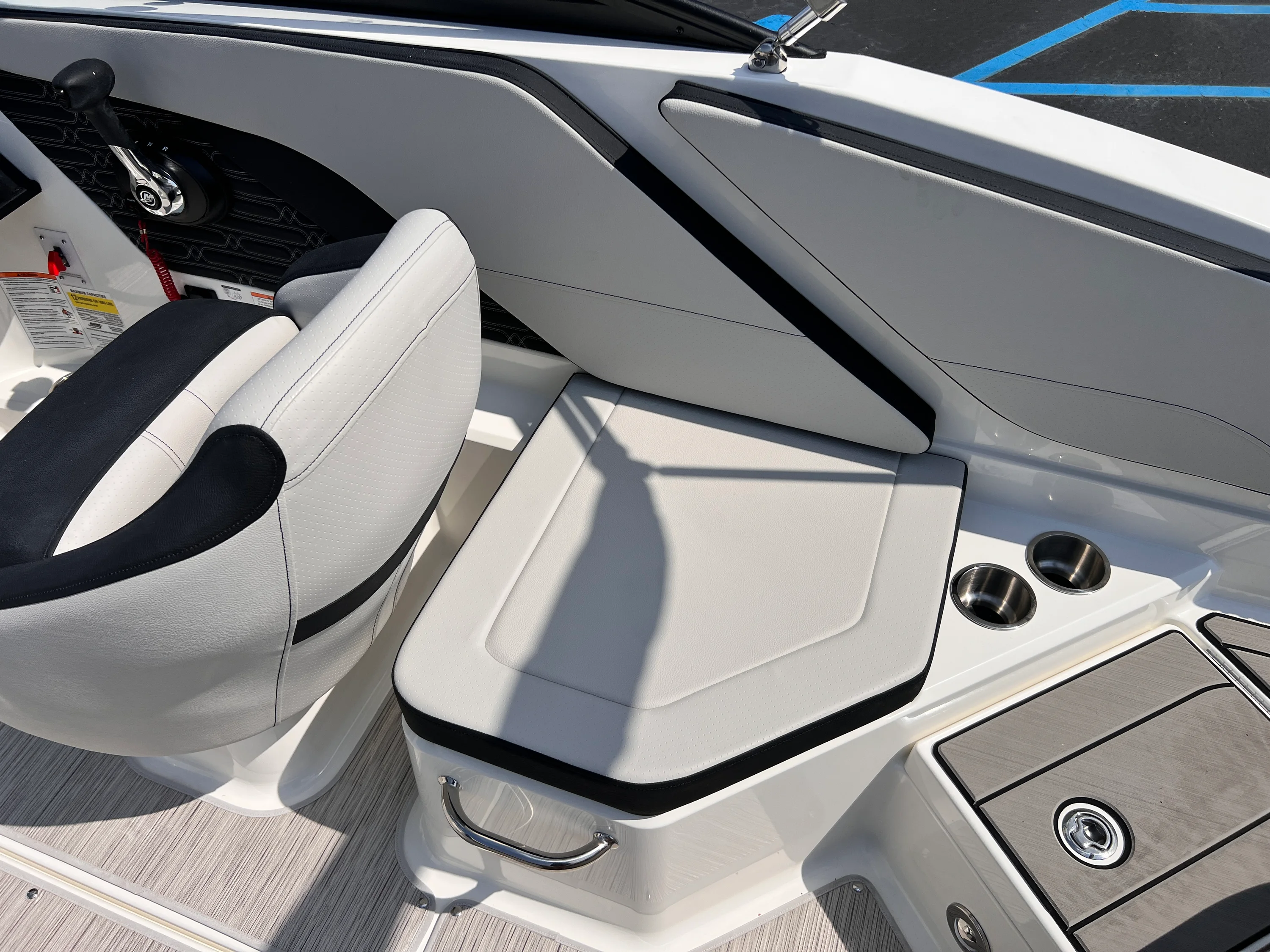 2026 Sea Ray SPX 210 Image Thumbnail #14
