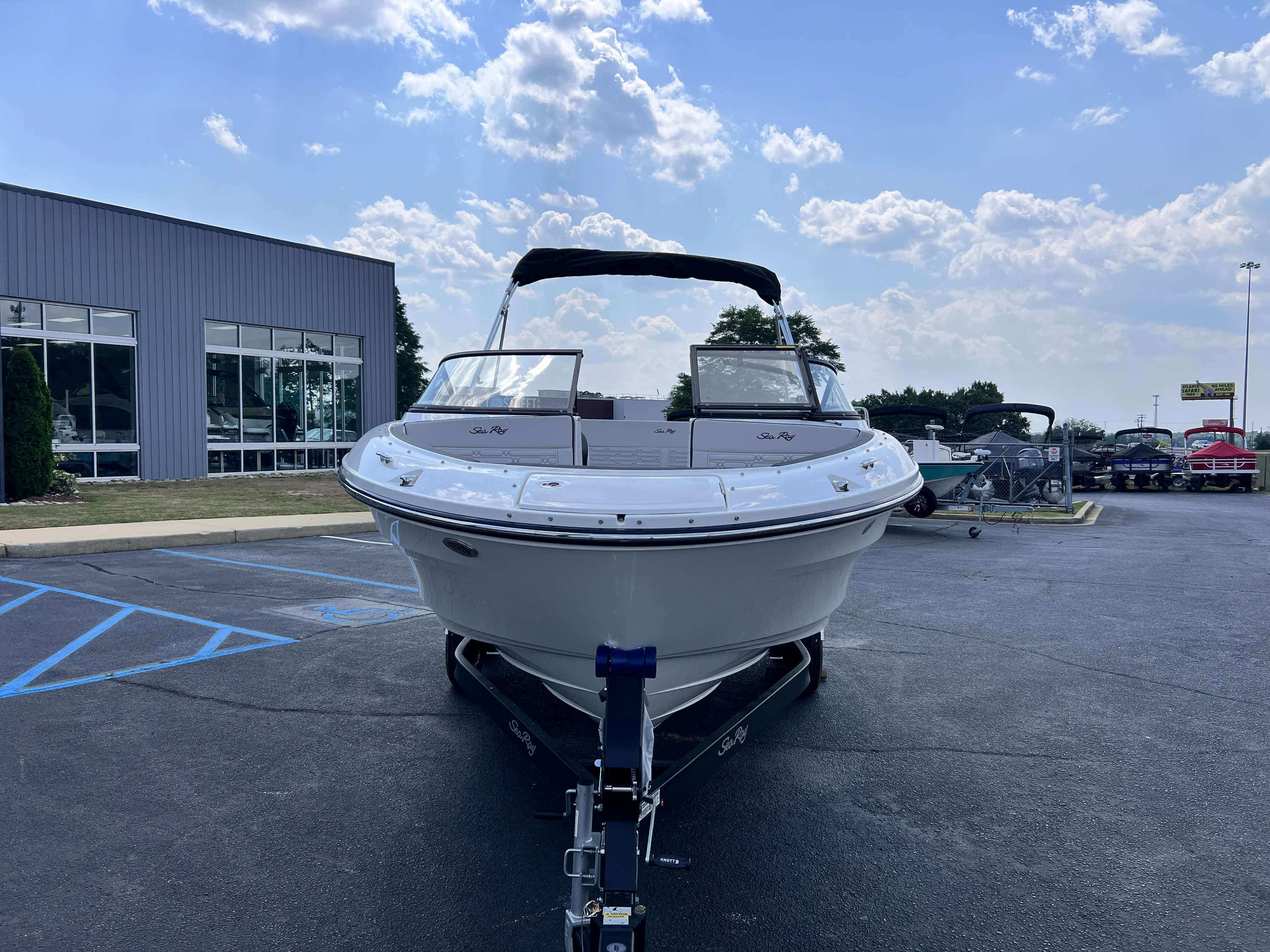2026 Sea Ray SPX 210 Image Thumbnail #2
