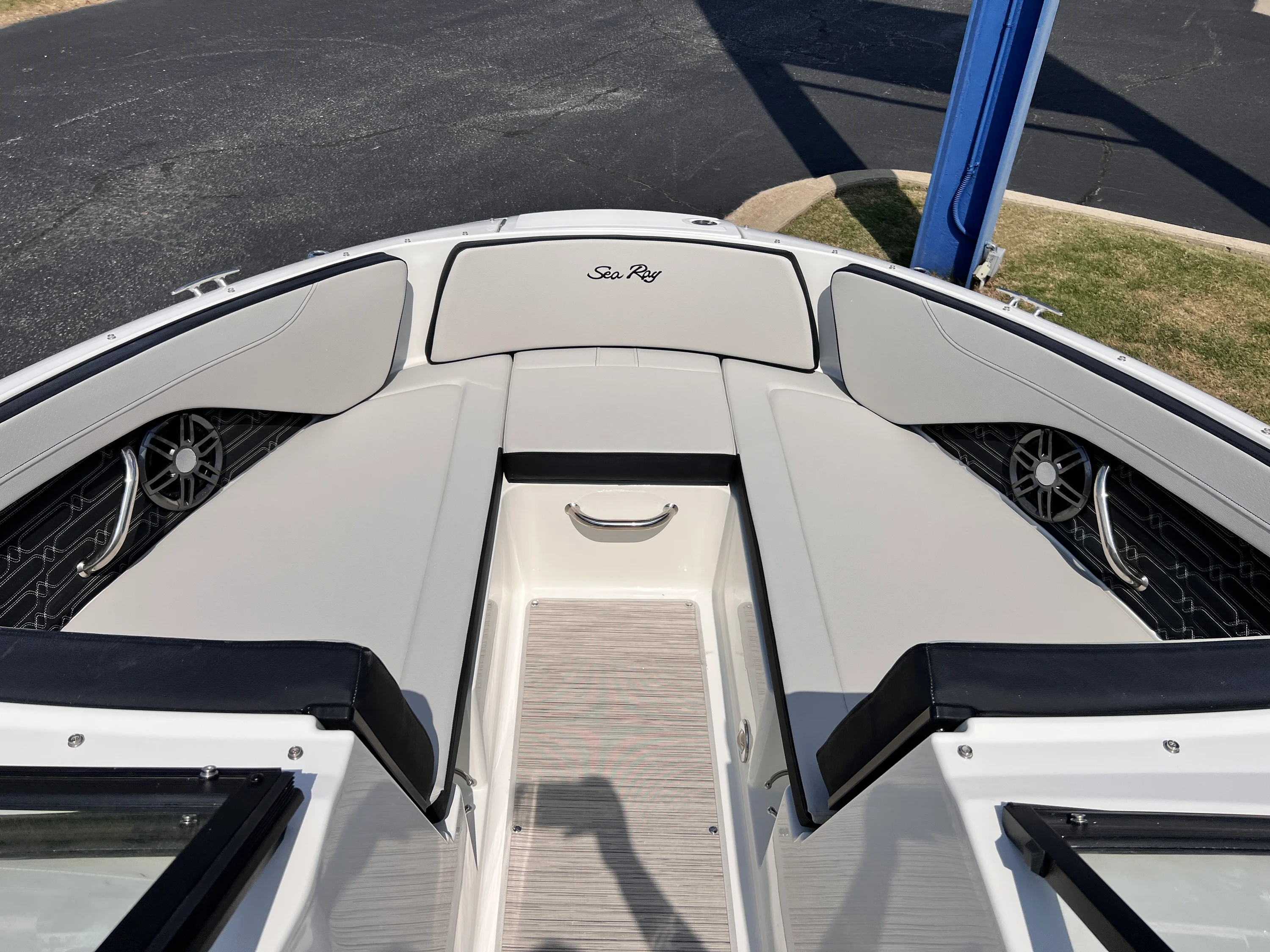 2026 Sea Ray SPX 210 Image Thumbnail #7