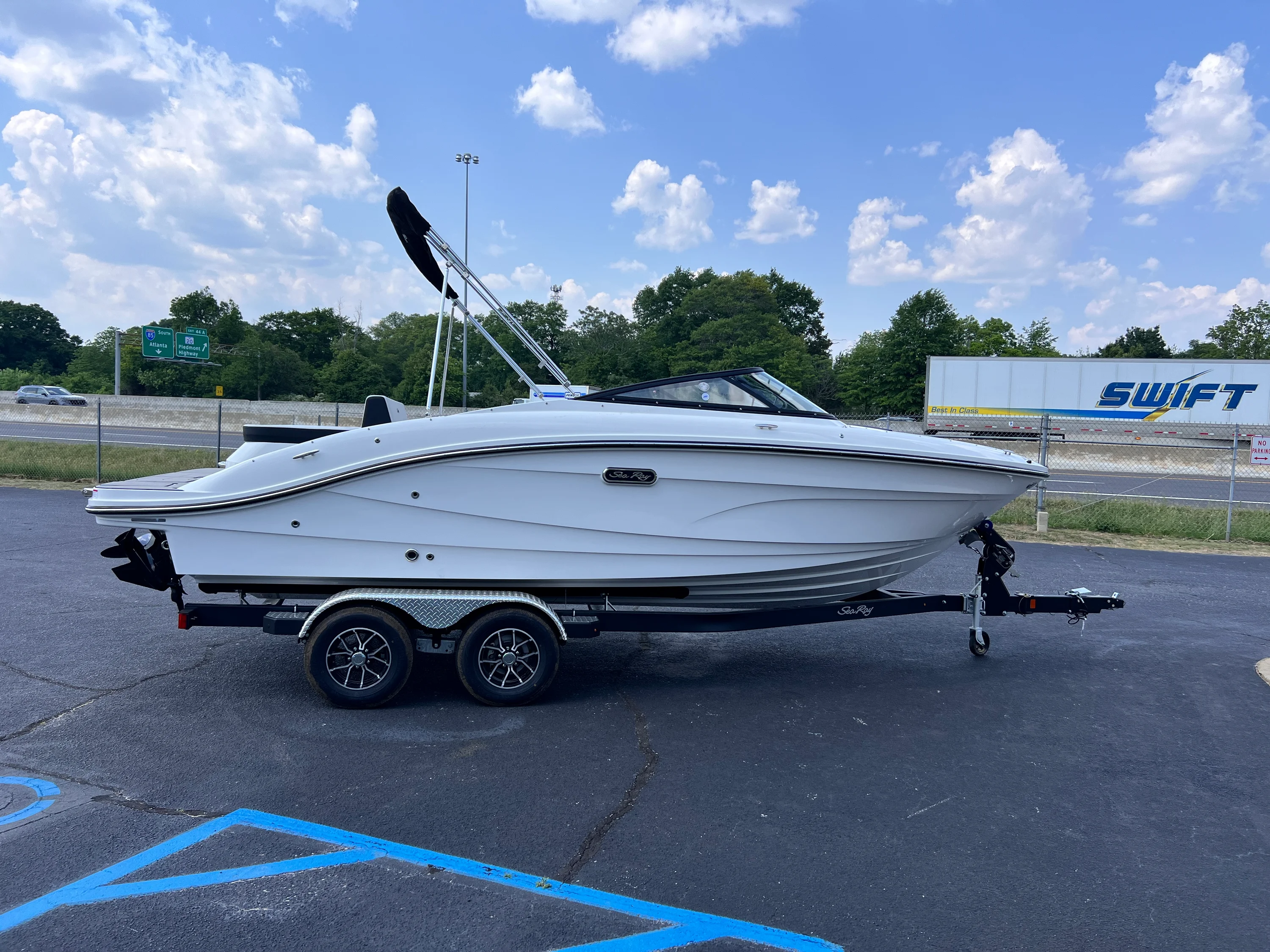 2026 Sea Ray SPX 210 Image Thumbnail #3