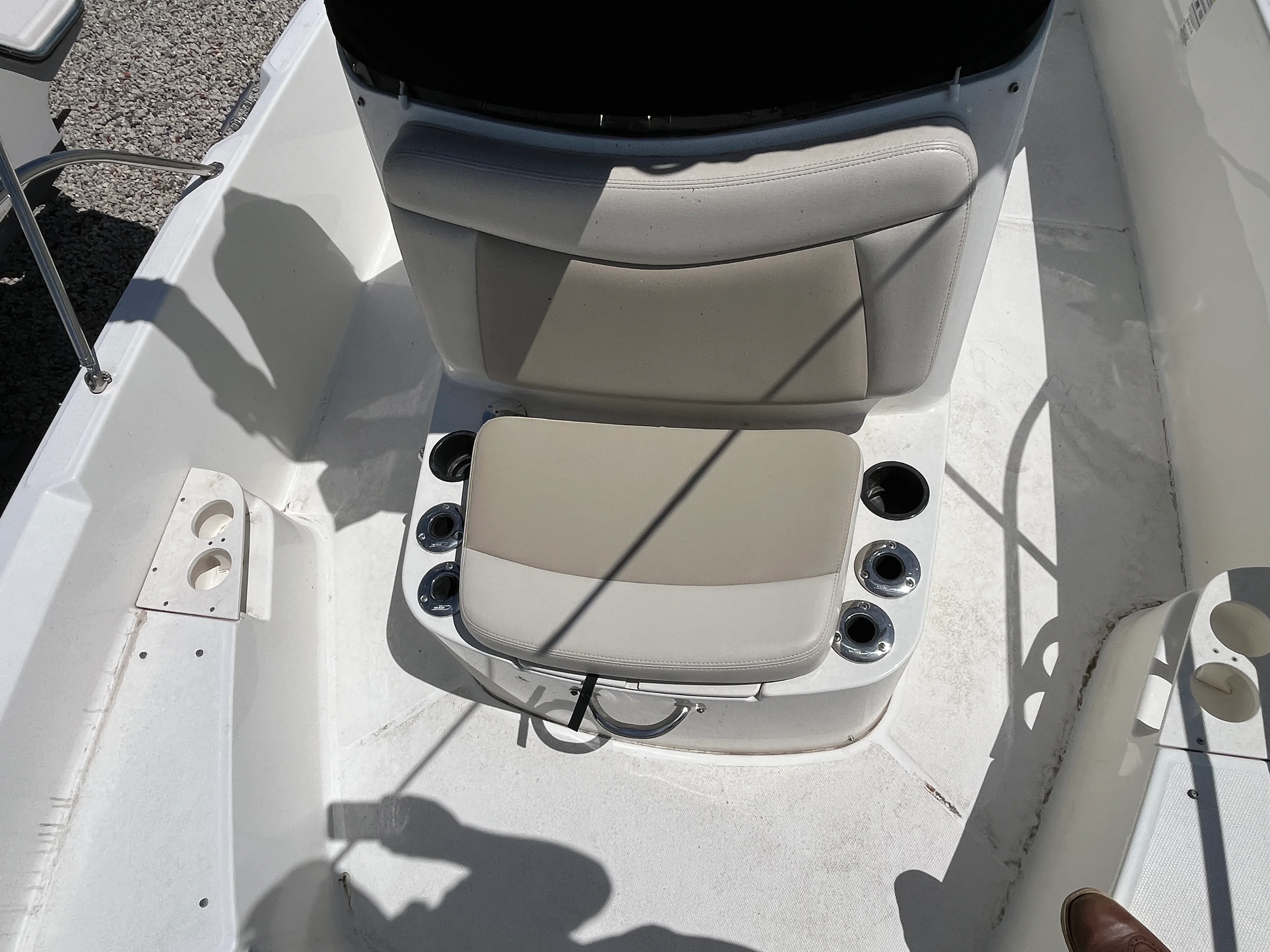 2017 Boston Whaler 210 DAUNTLESS Image Thumbnail #8