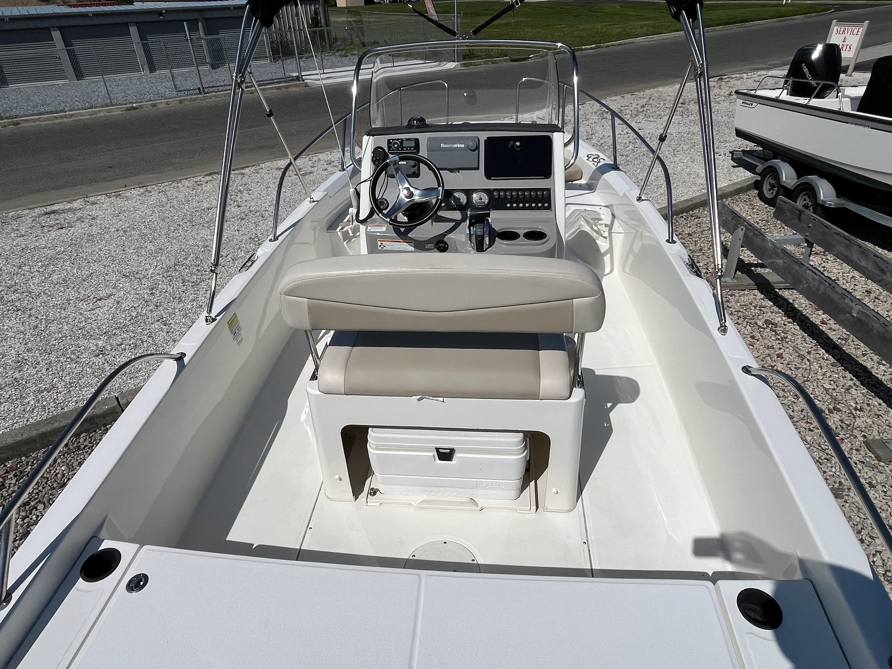 2017 Boston Whaler 210 DAUNTLESS Image Thumbnail #10